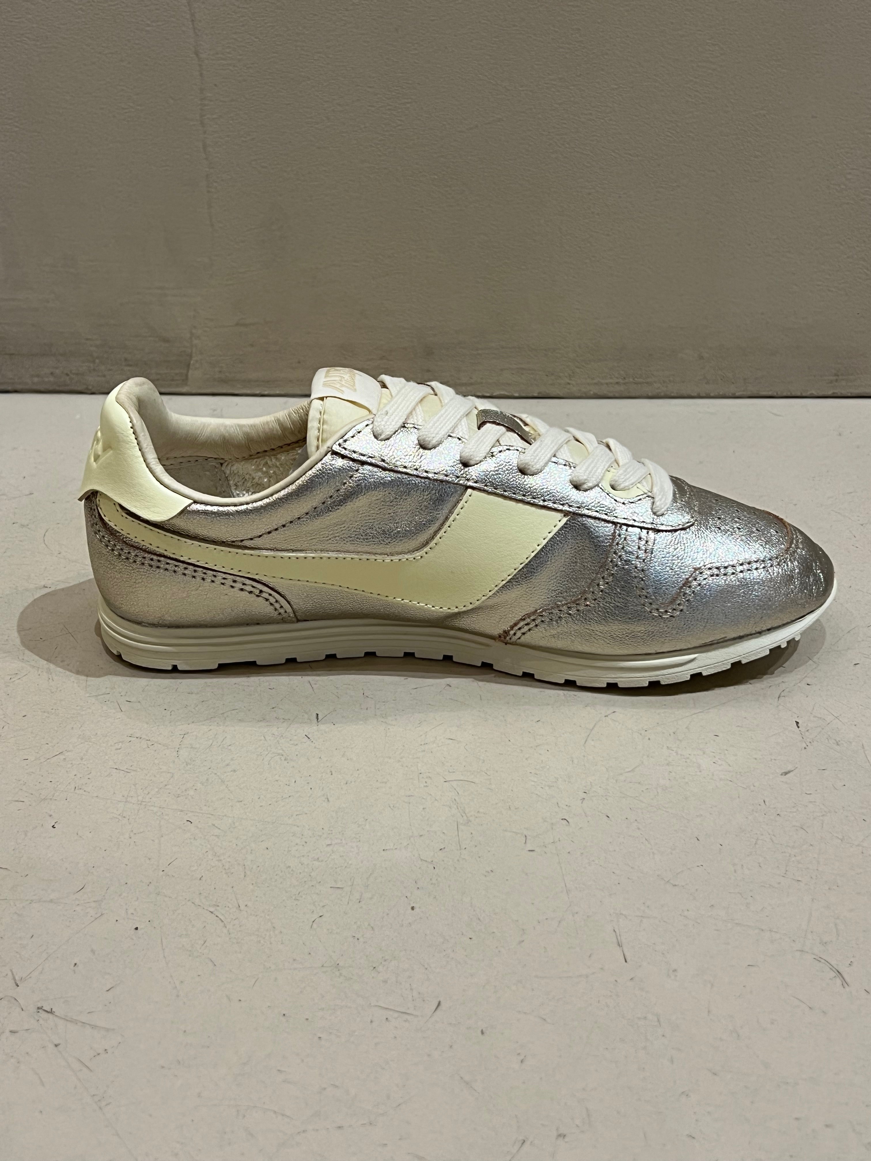 AJ01 Basket Windspin Leather Platinum Rutabaga