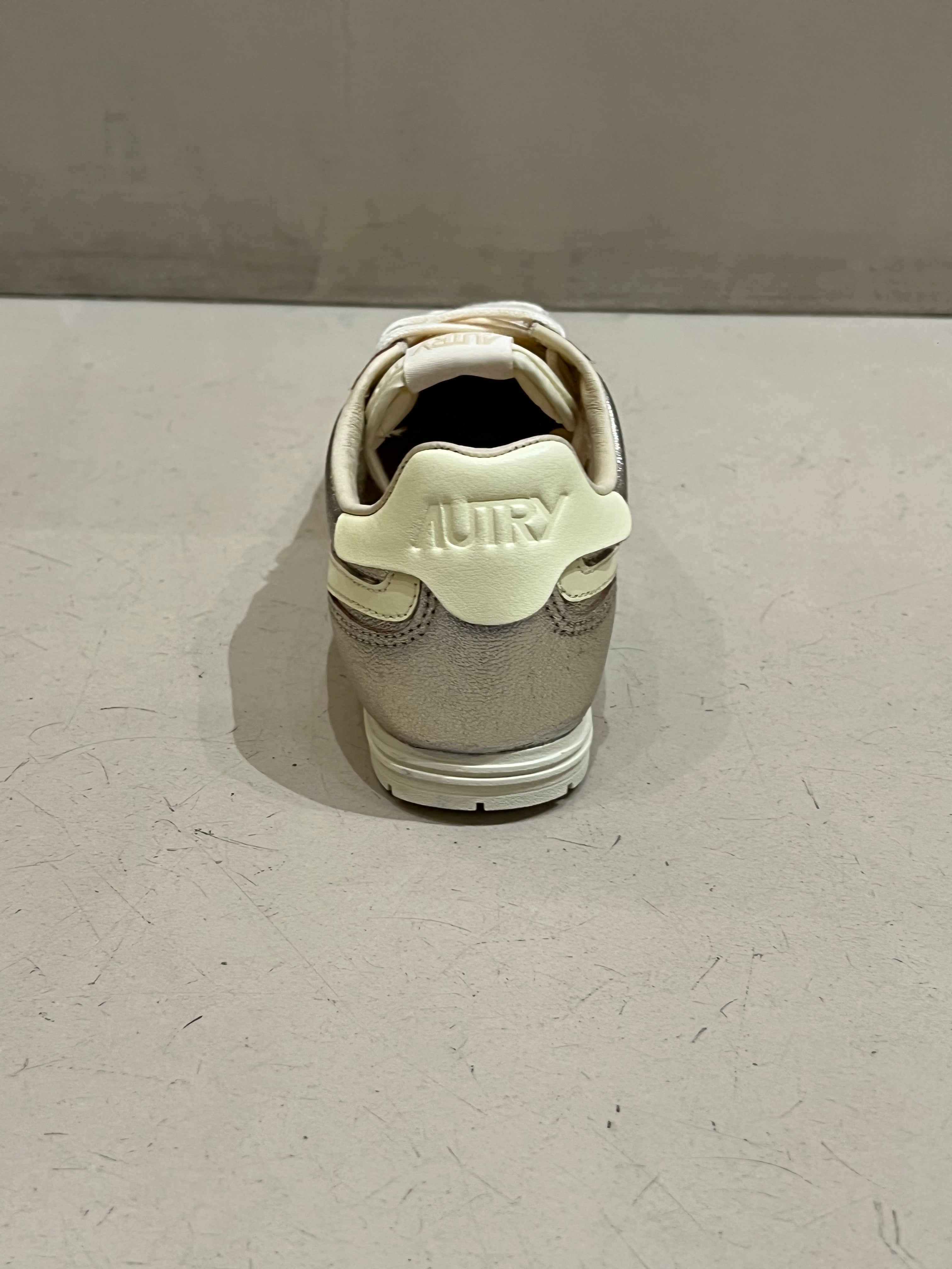 AJ01 Basket Windspin Leather Platinum Rutabaga