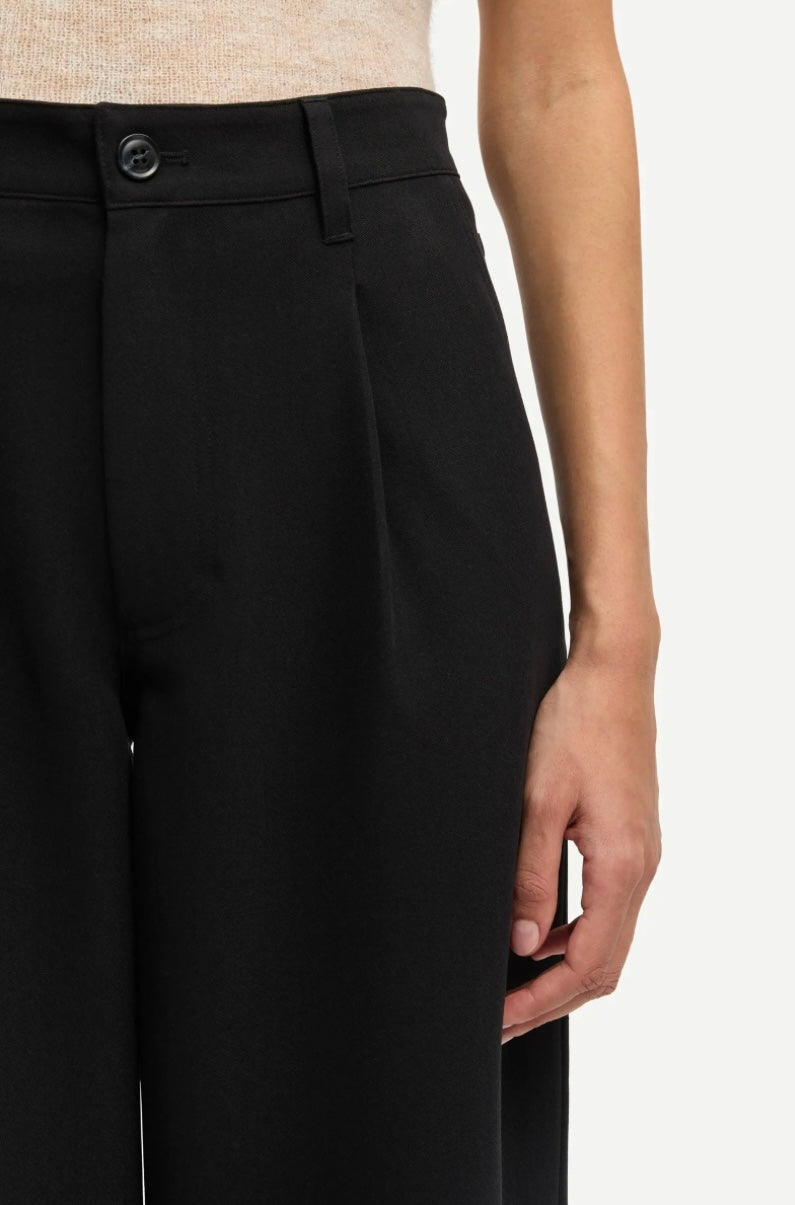 Saharper pleat trousers Black