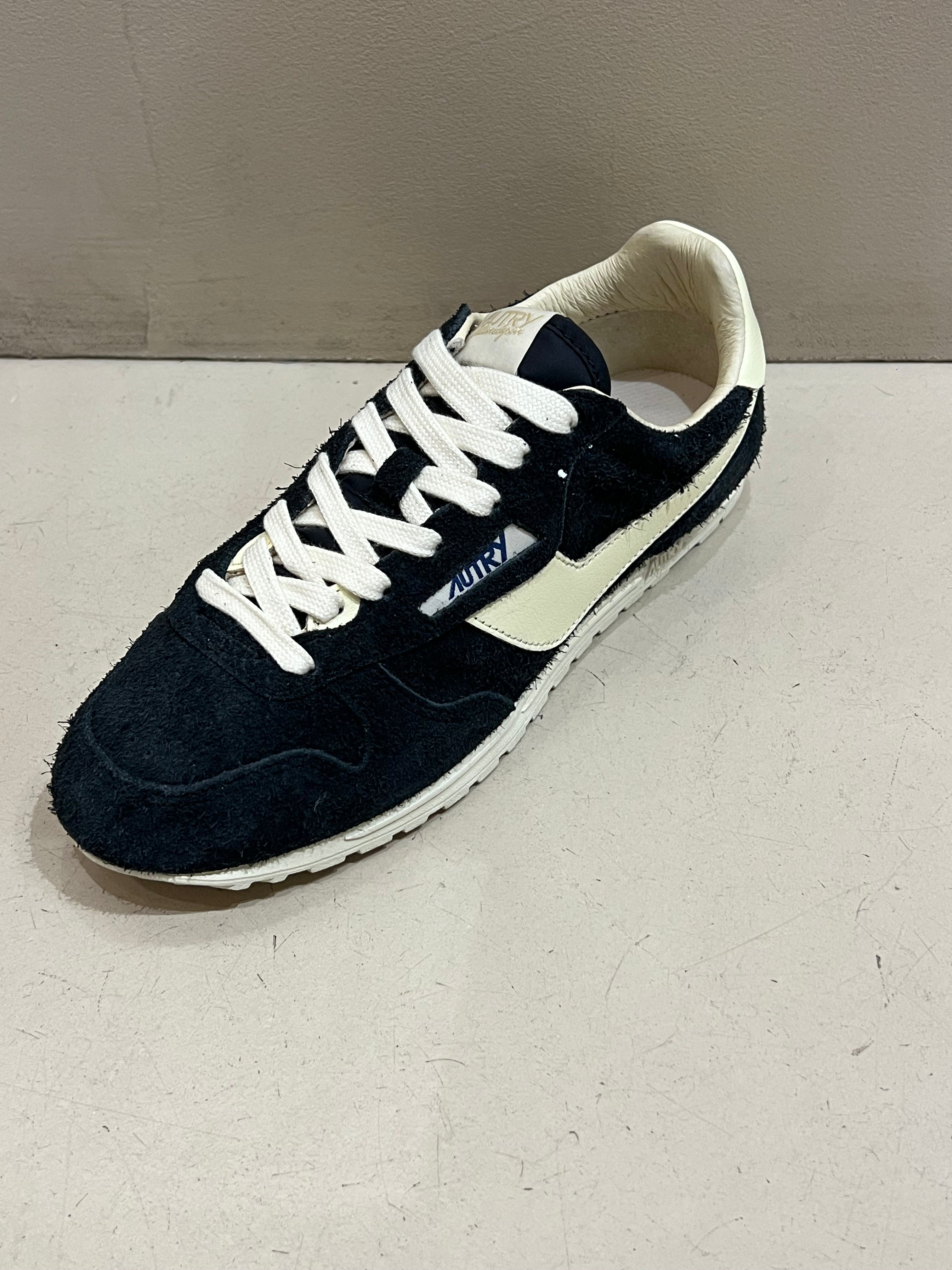 UB27 Basket Windspin Suède Leather Black Rutabaga