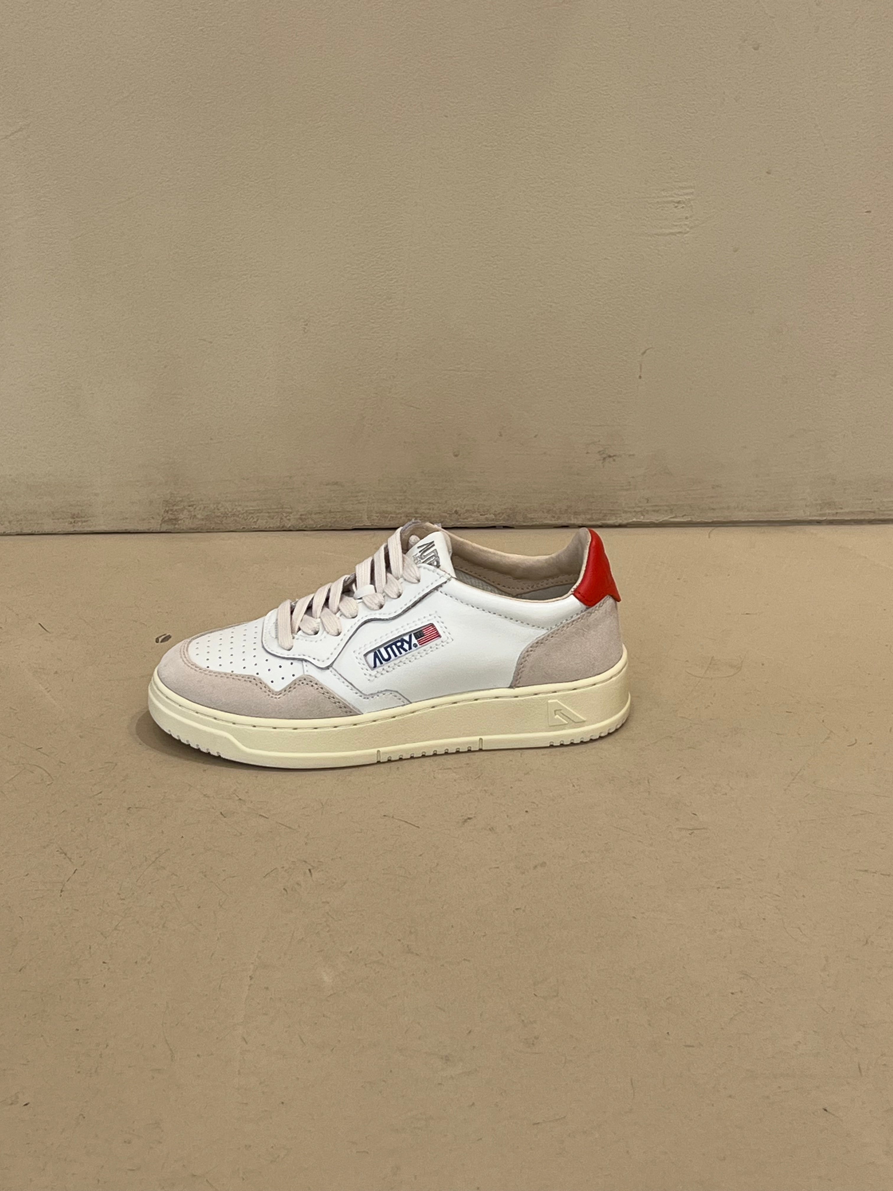 LS19 Medalist Low Leather Suede White Pumpkin