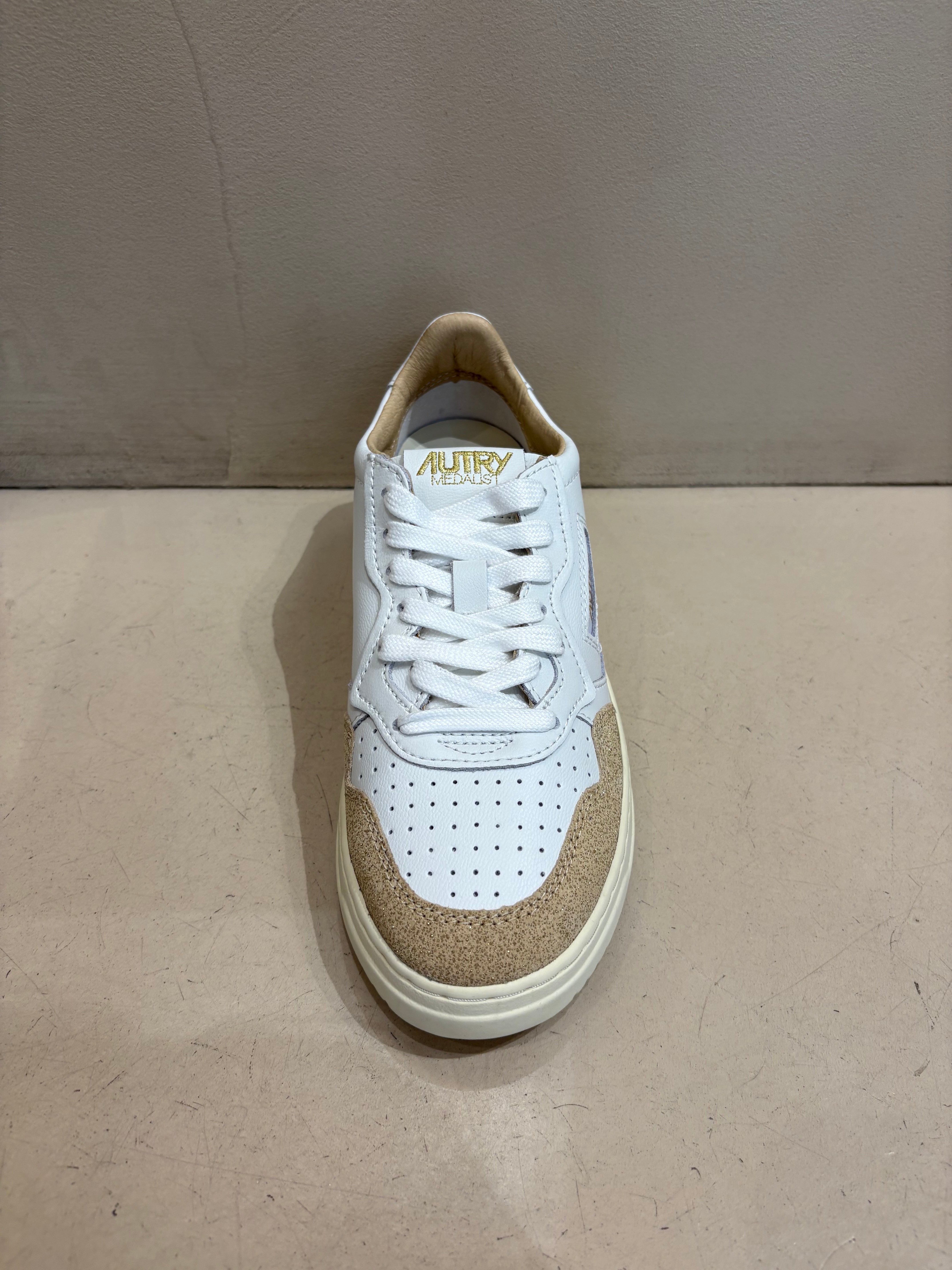 PK02 Baskets Medalist Low Soft Leather Stars White Ecru