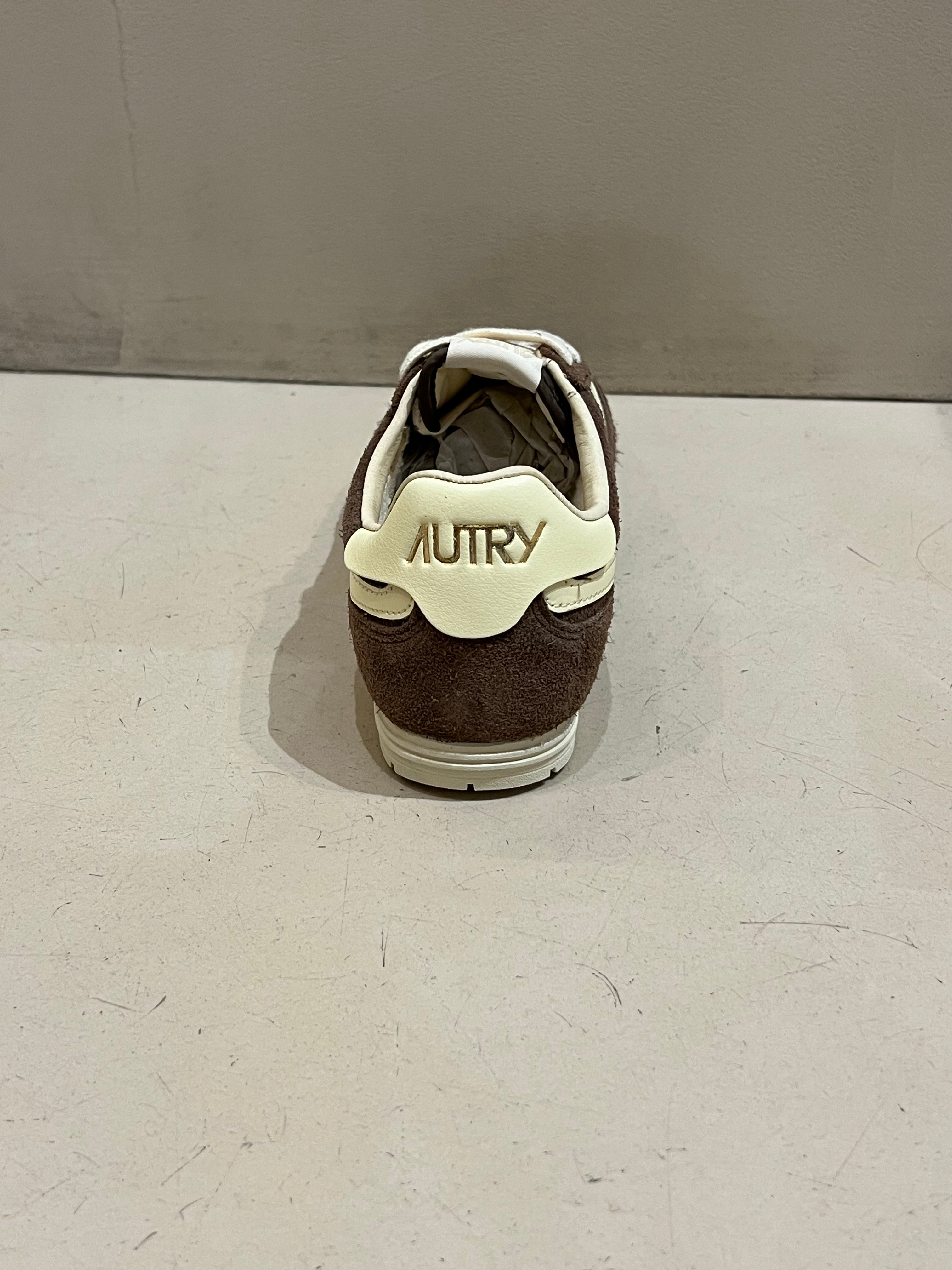 UB37 Basket Windspin Suède Leather Tundra Rutabaga