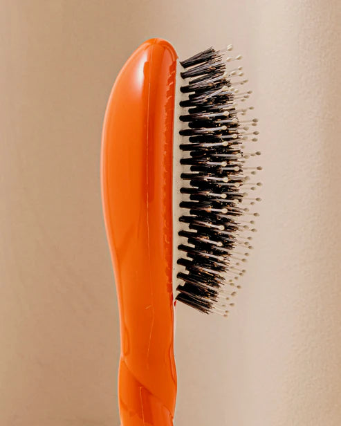 N.03 La Petite Brosse Cuir Chevelu Sensible l'Indispensable Douceur Orange Seventies