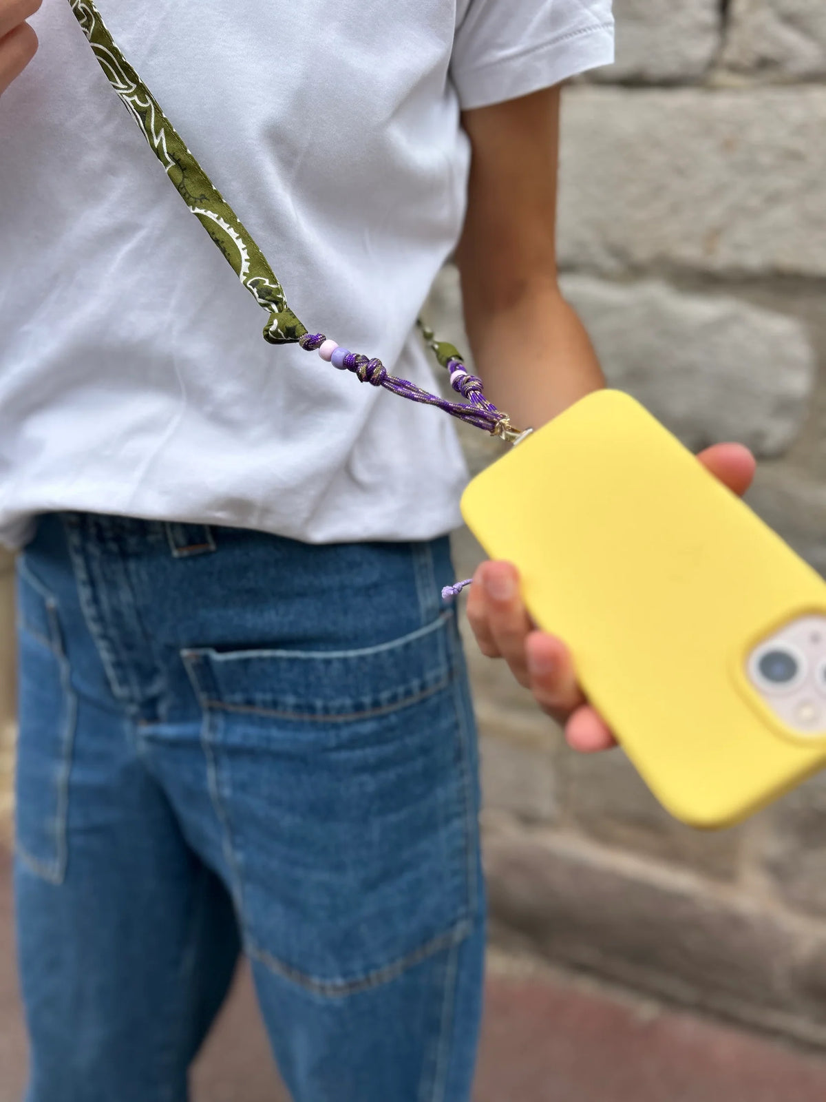 Chaine de téléphone - Le vert olive