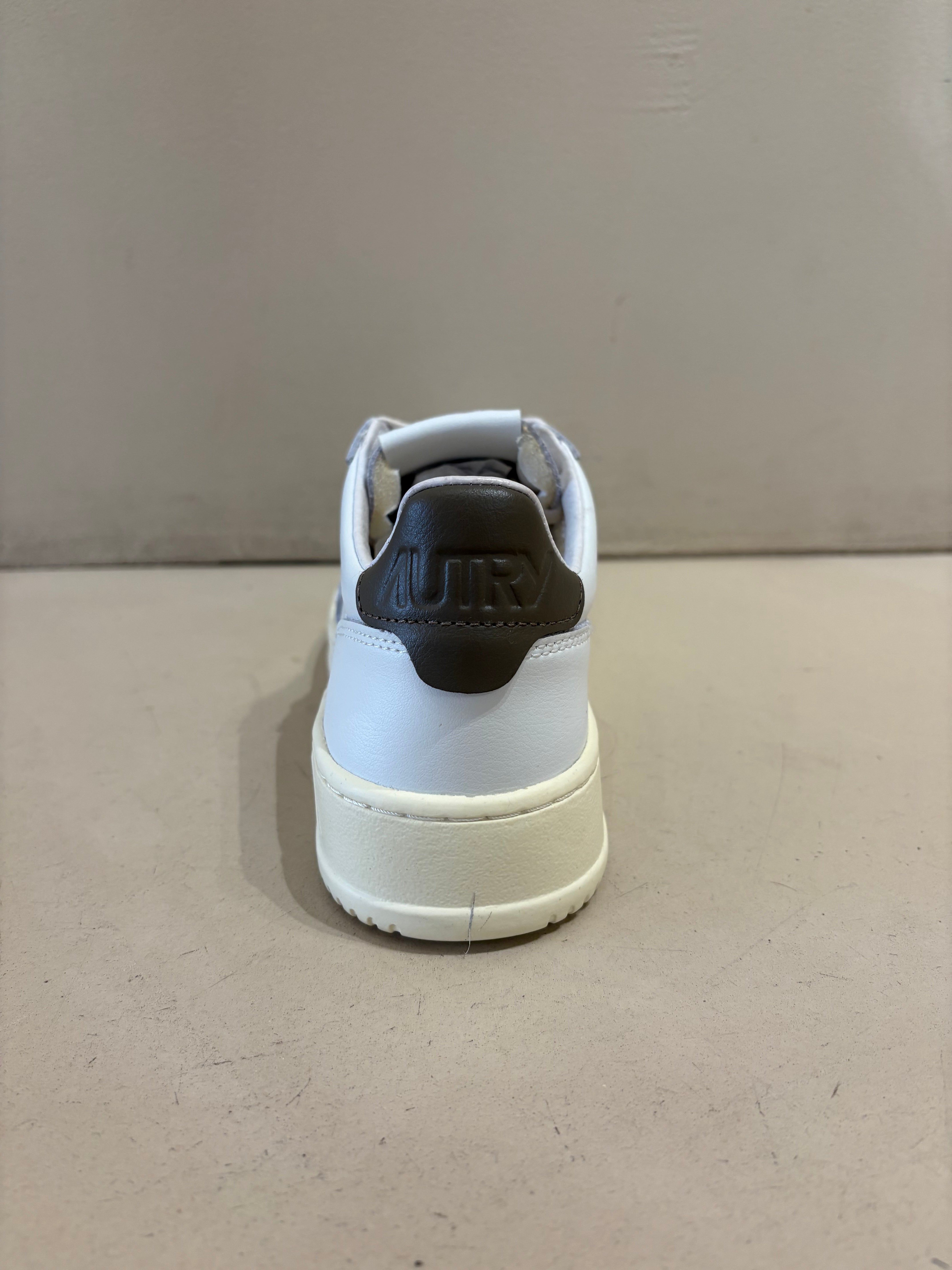 LL28 Medalist Low Cuir White Choco