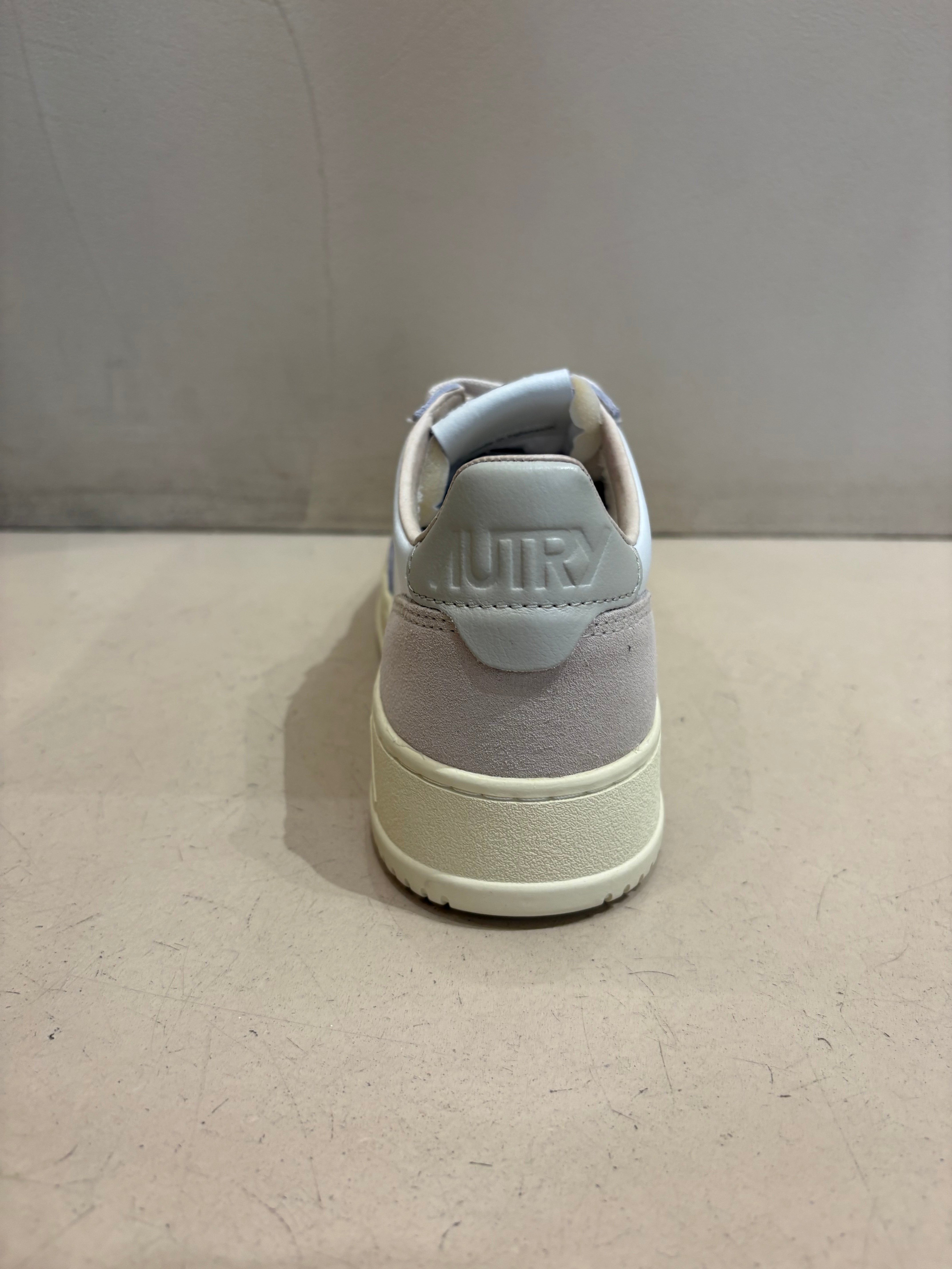 LS14 Baskets Medalist Low Leather Suede White Pélican