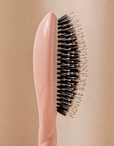 N.03 La Brosse Cuir Chevelu Sensible l'Indispensable Douceur Rose Poudré