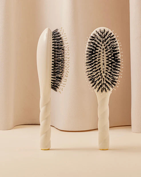N.03 La Brosse Cuir Chevelu Sensible l'Indispensable Douceur Blanc Crème