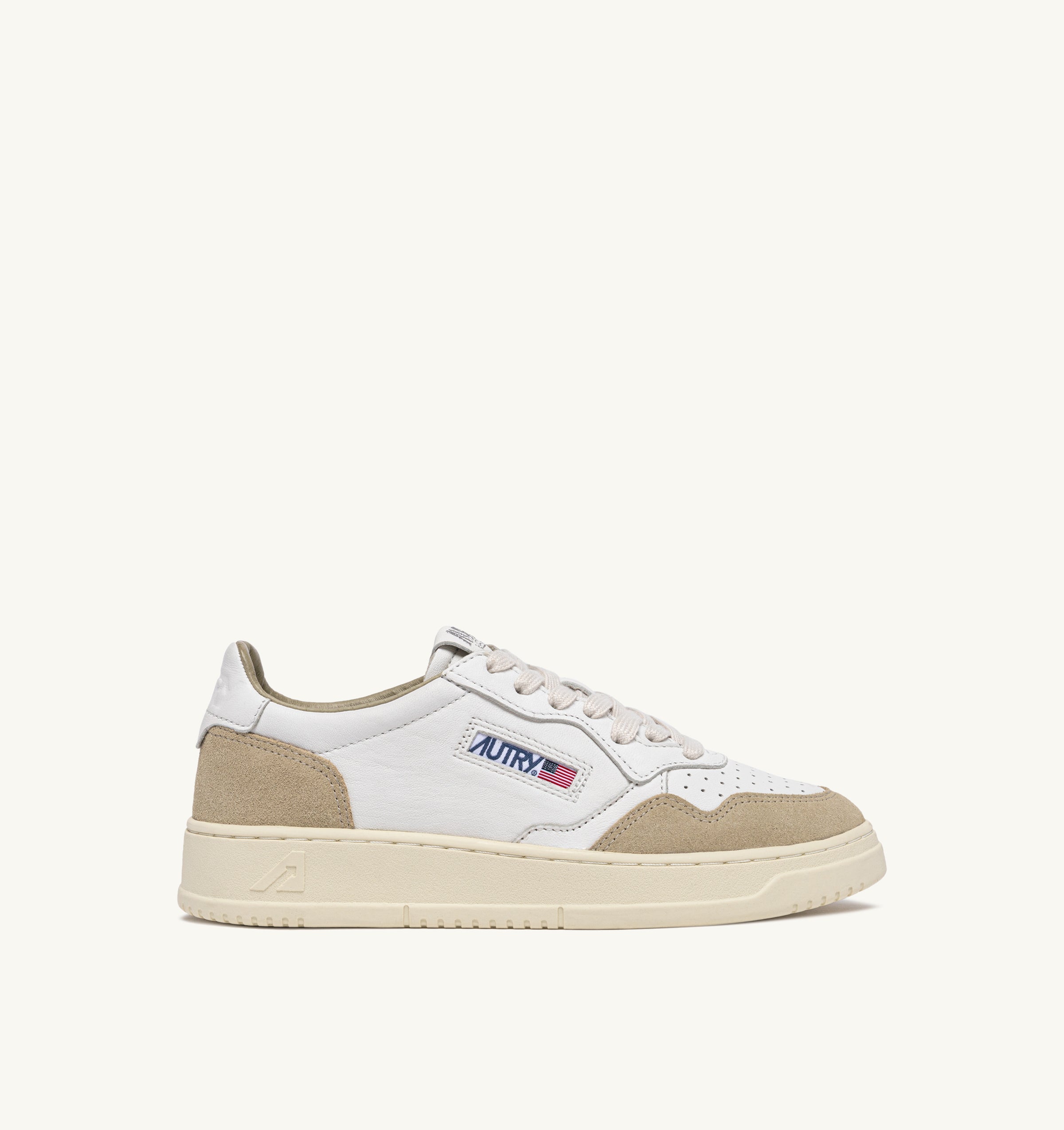 Baskets Medalist Goat Suede White Sponge
