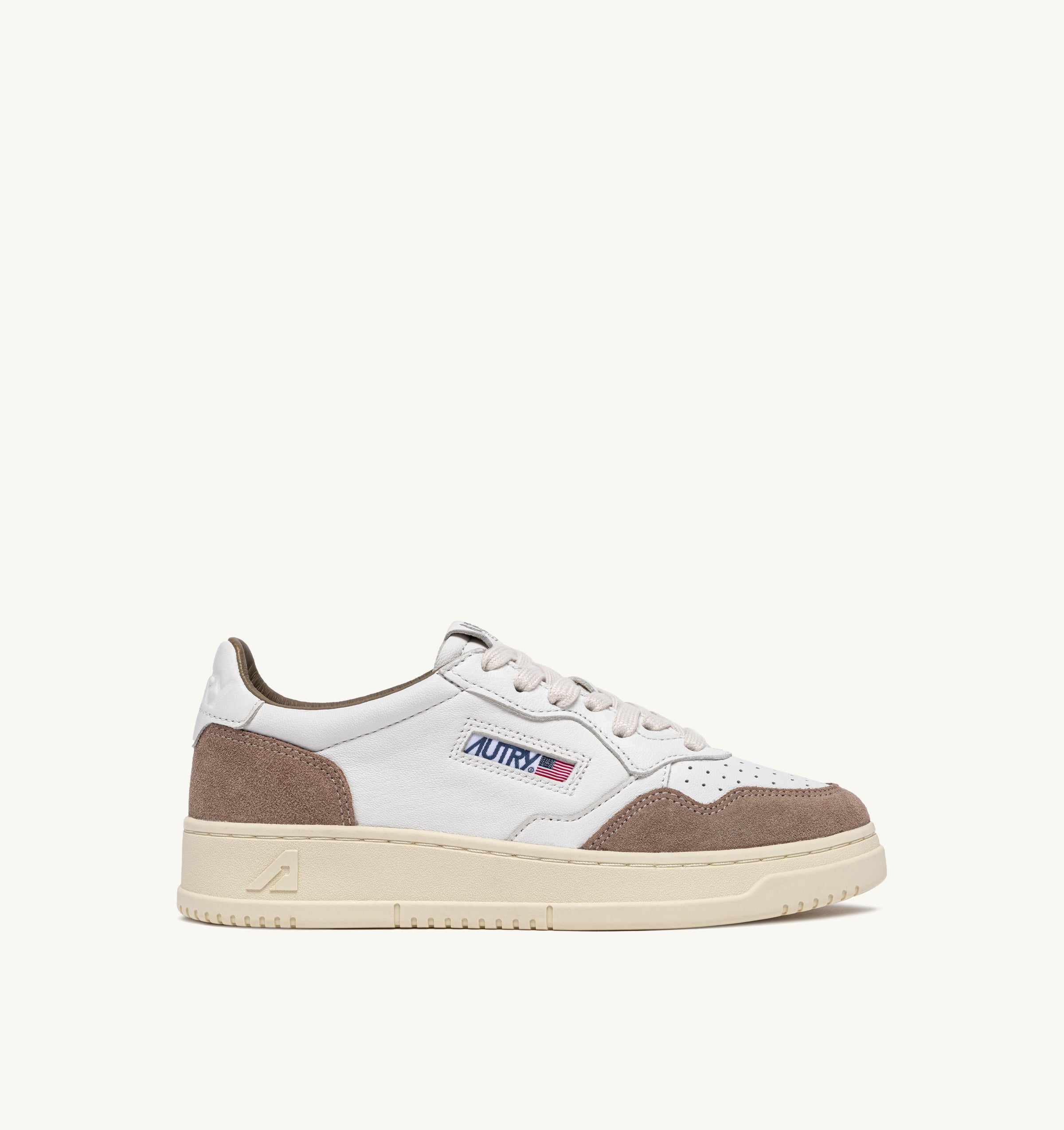 Baskets Medalist Goat Suede White Tobacco