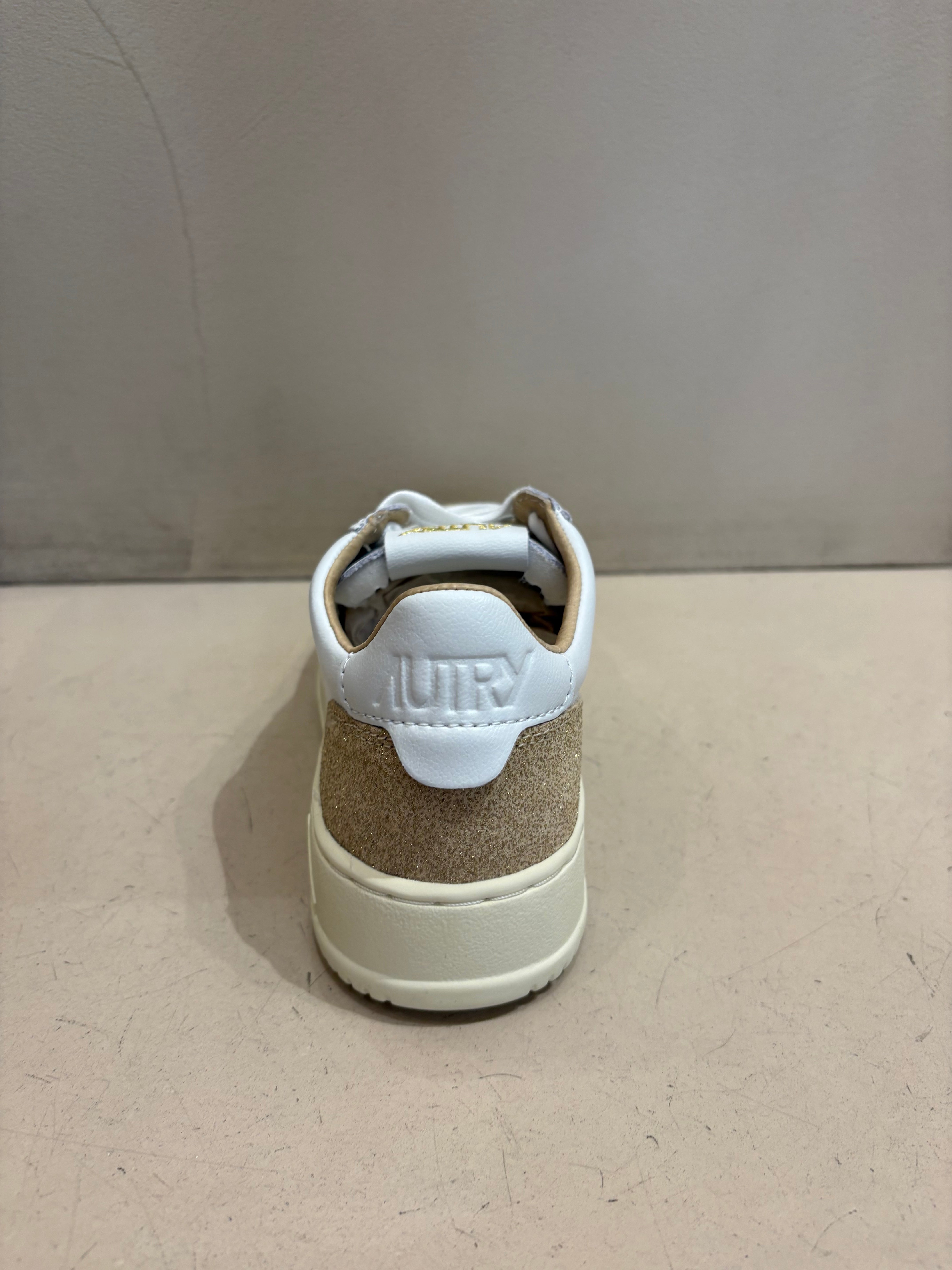 PK02 Baskets Medalist Low Soft Leather Stars White Ecru