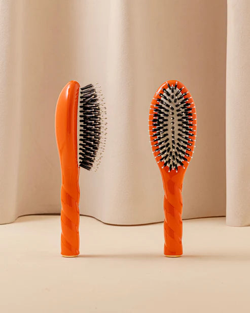 N.03 La Petite Brosse Cuir Chevelu Sensible l'Indispensable Douceur Orange Seventies