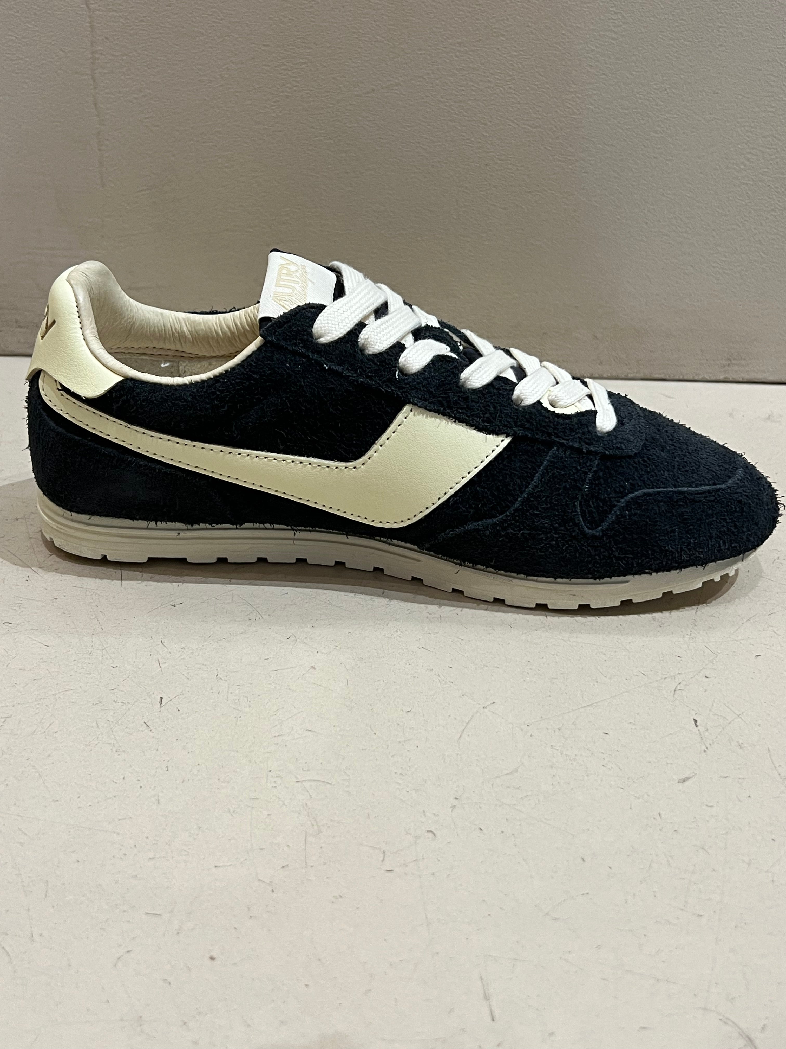 UB27 Basket Windspin Suède Leather Black Rutabaga