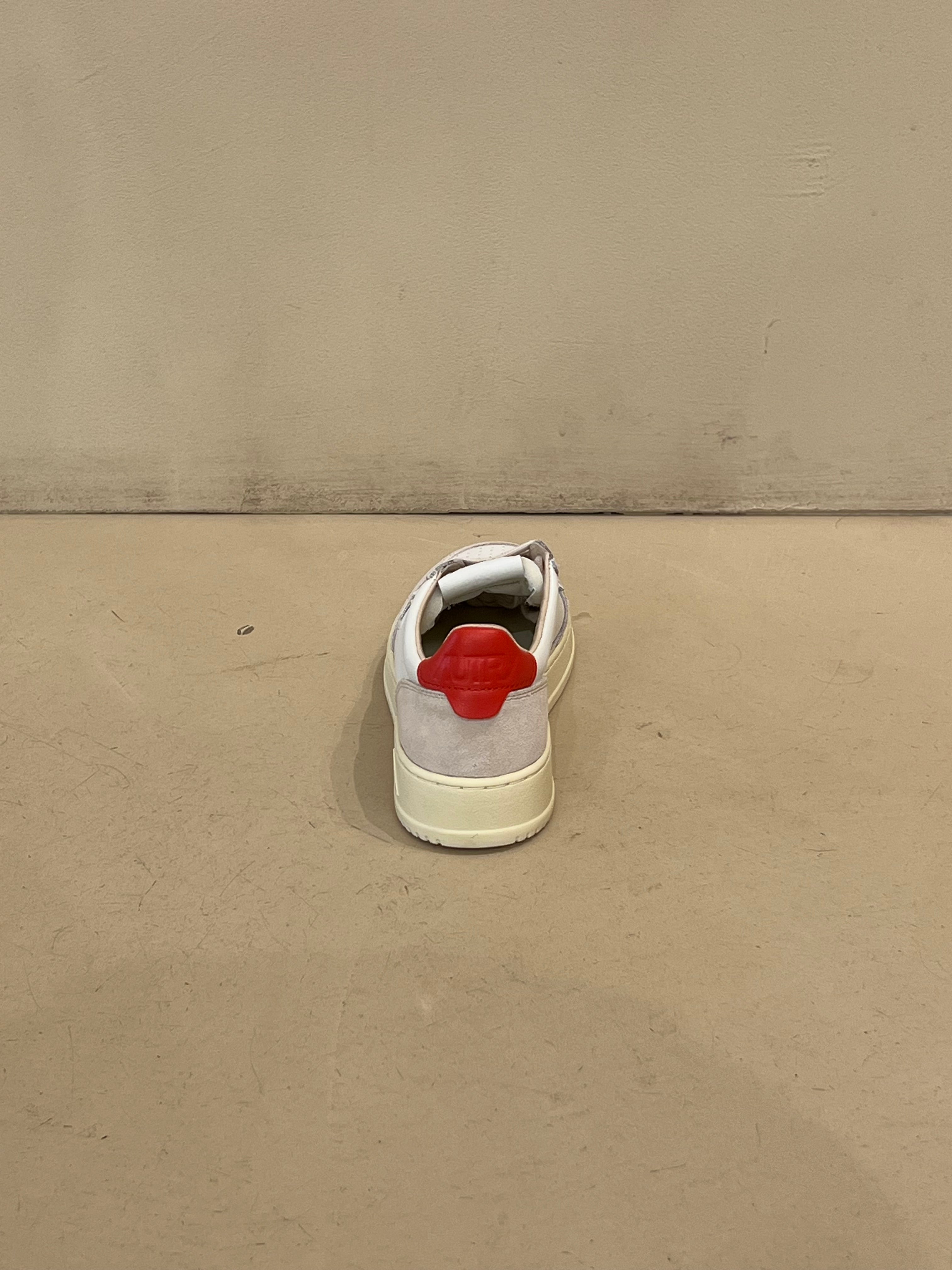 LS19 Medalist Low Leather Suede White Pumpkin