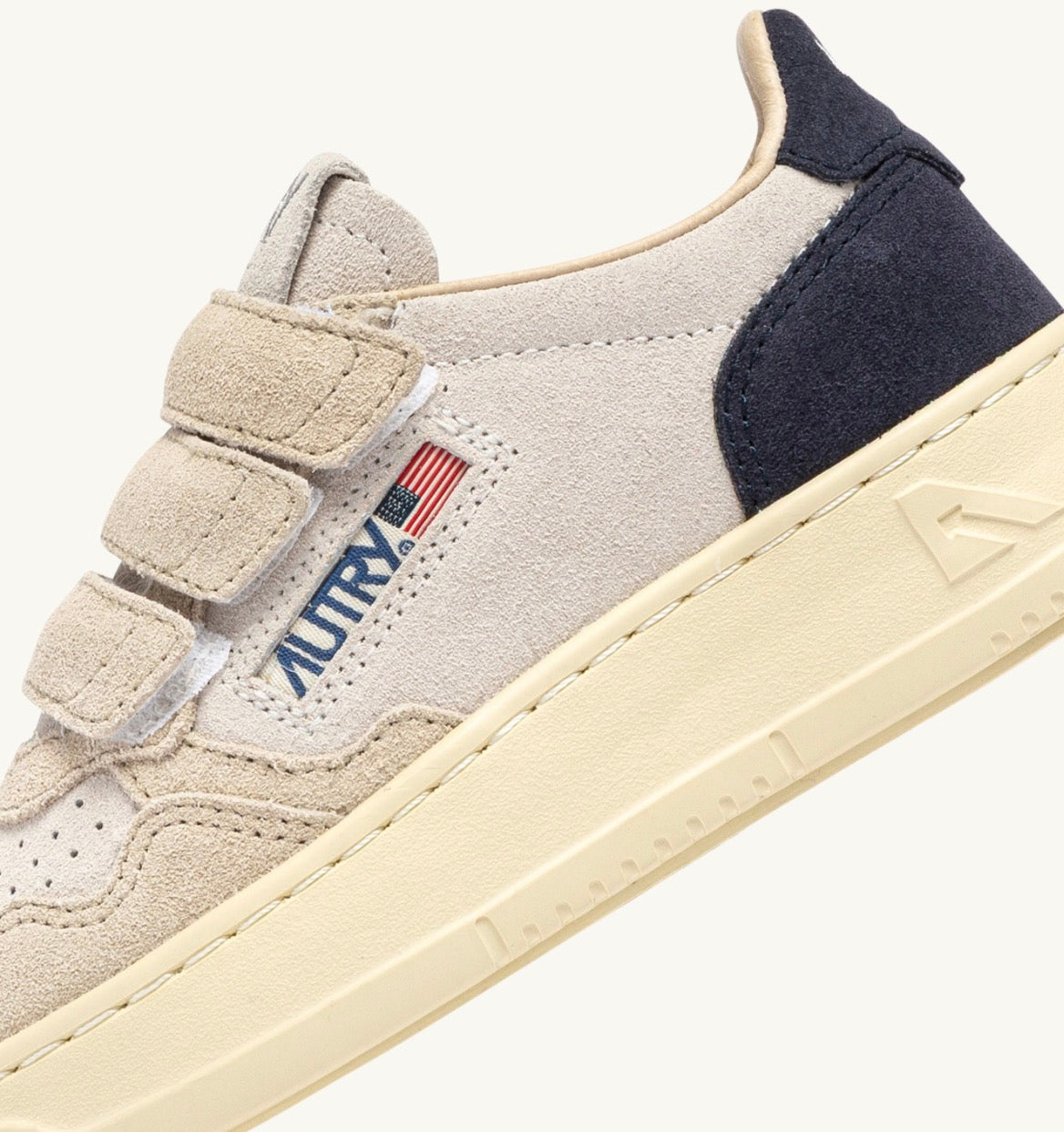 KTS29 Medalist Kidstripes Low Kid Suede Sand Blue