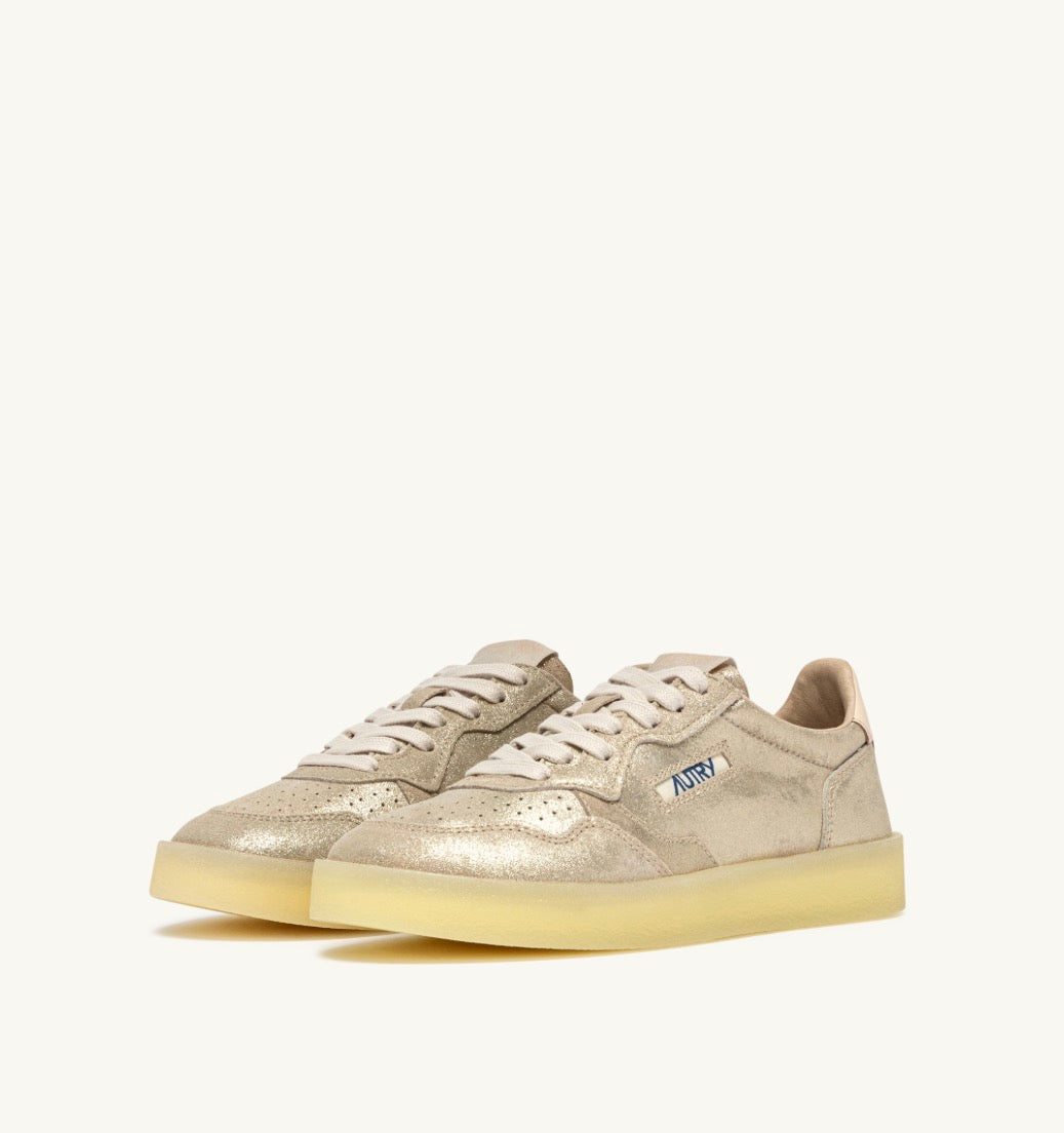 WH01 Medalist Low Laminated Suede Crep Plat Ivory