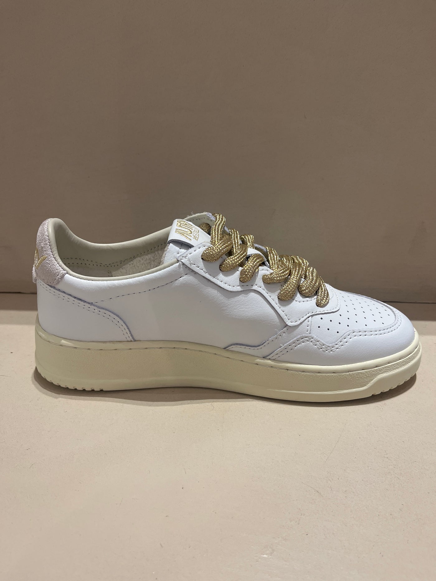 Baskets Medalist Swool White