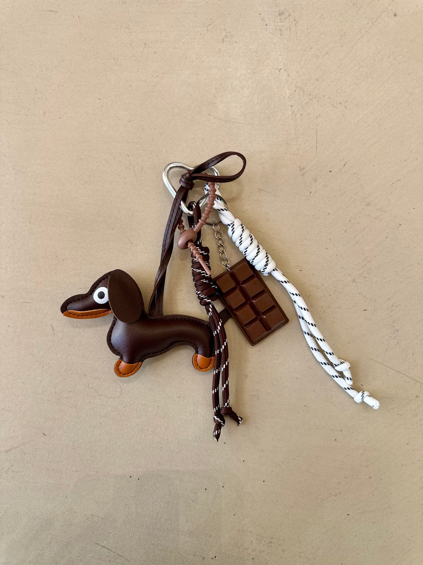 Charms de Sac Teckel Marron