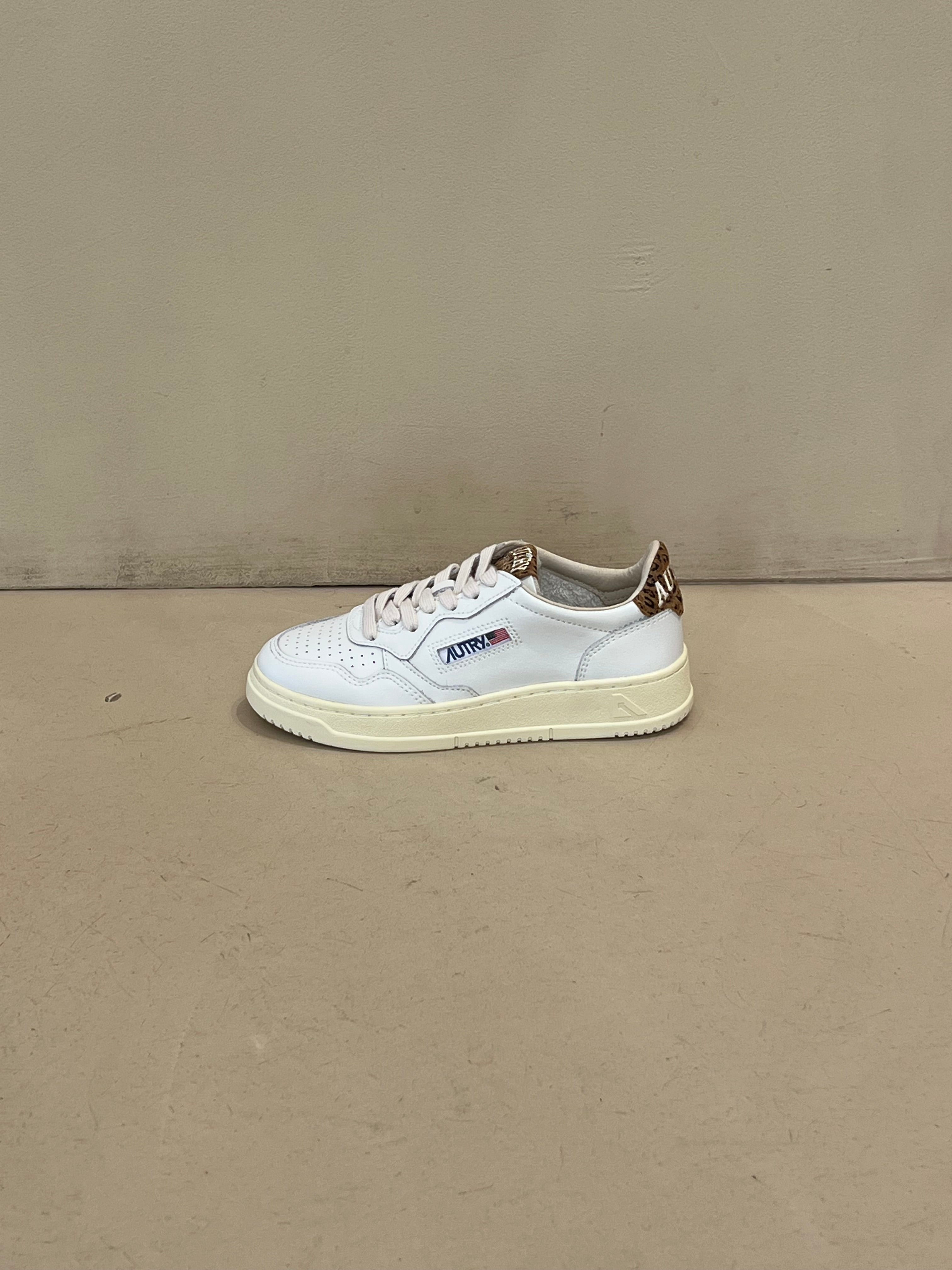 HJ02 Medalist Low Leather Leopard White