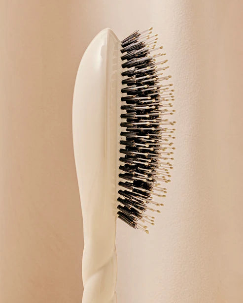 N.03 La Brosse Cuir Chevelu Sensible l'Indispensable Douceur Blanc Crème