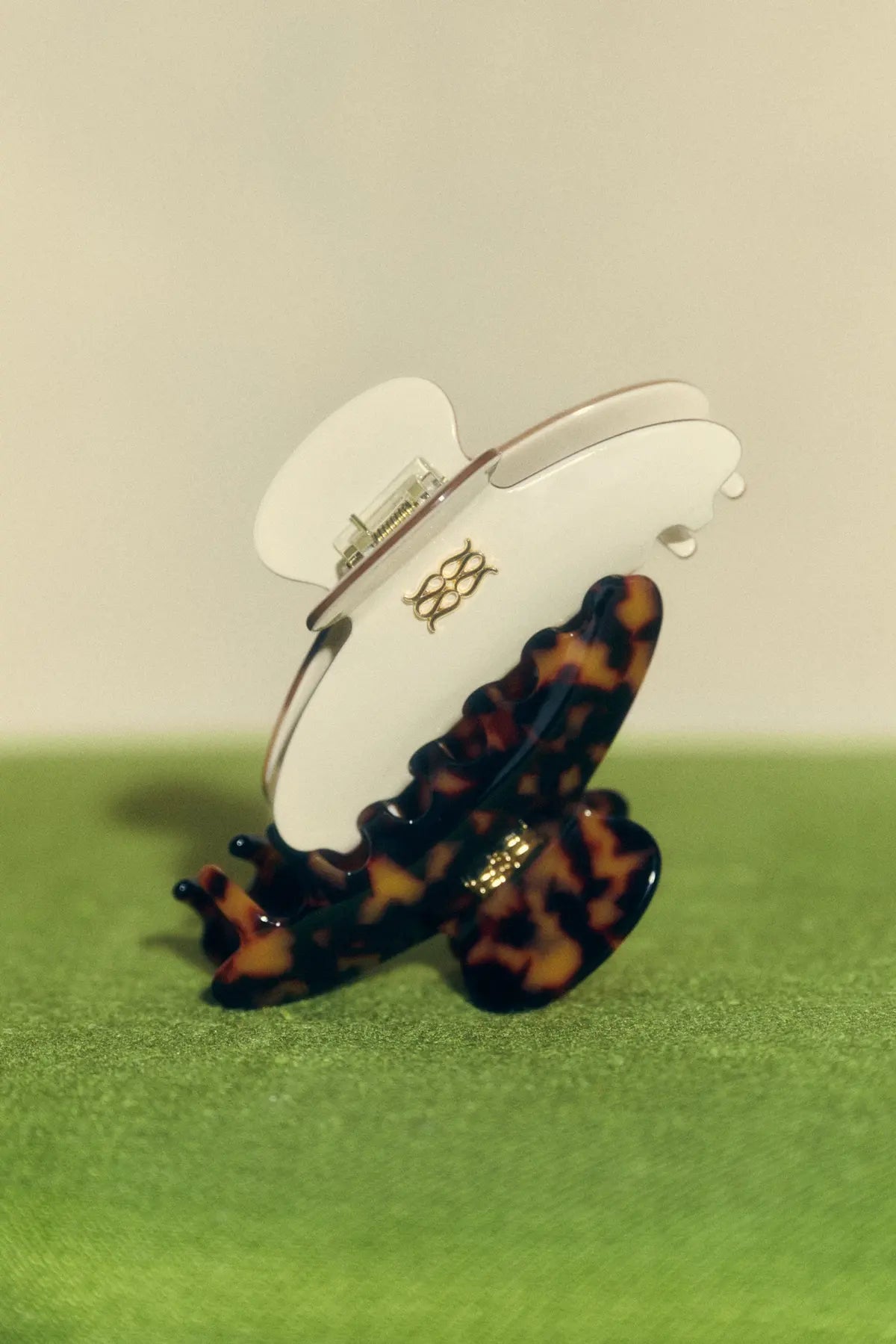 TEKLA HAIR CLIP - Tortoise