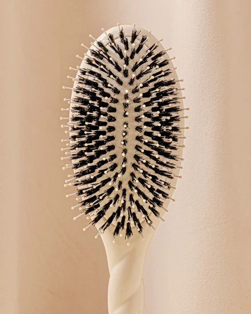 N.03 La Brosse Cuir Chevelu Sensible l'Indispensable Douceur Blanc Crème