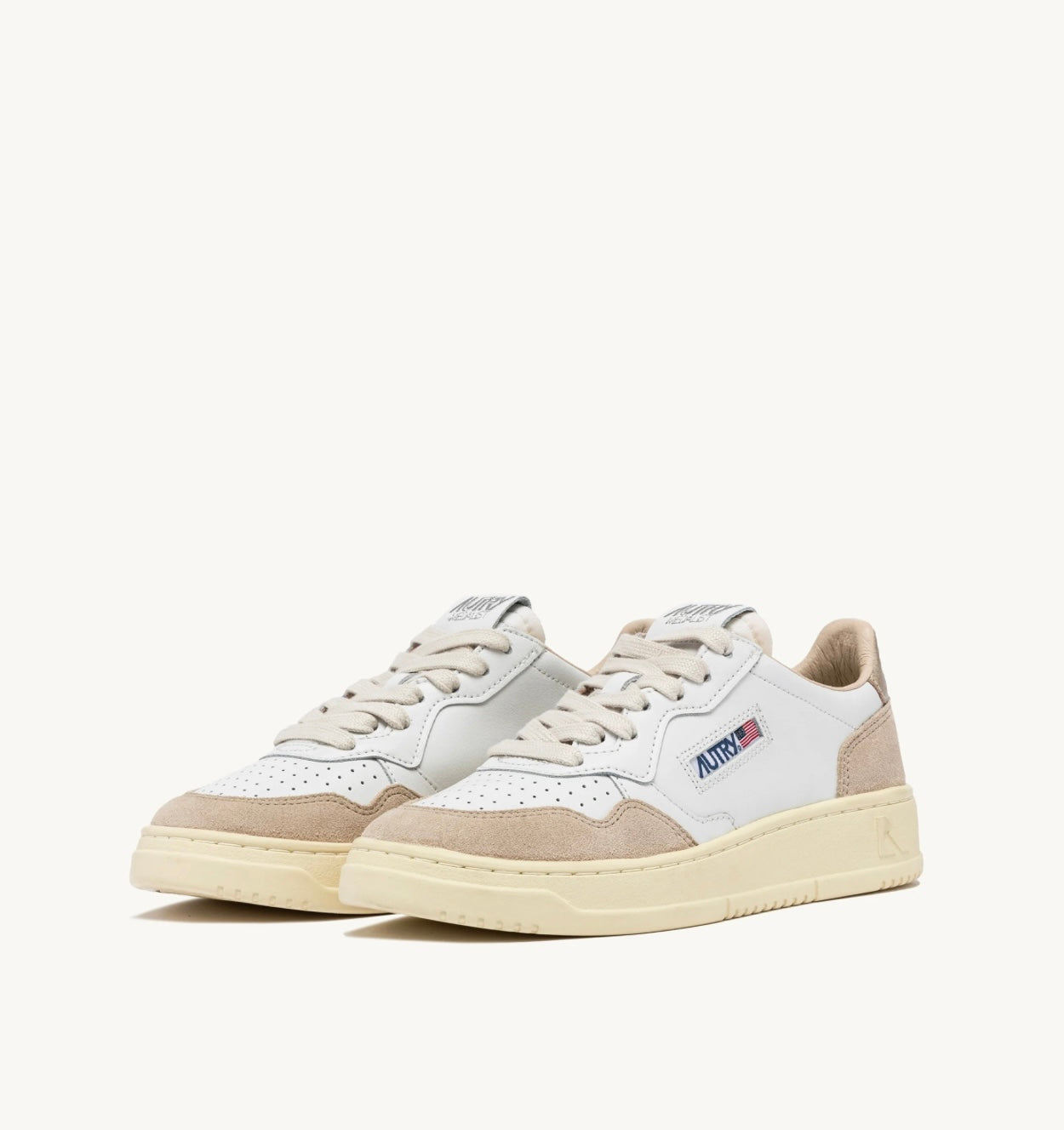 Baskets Medalist Suede White Gold