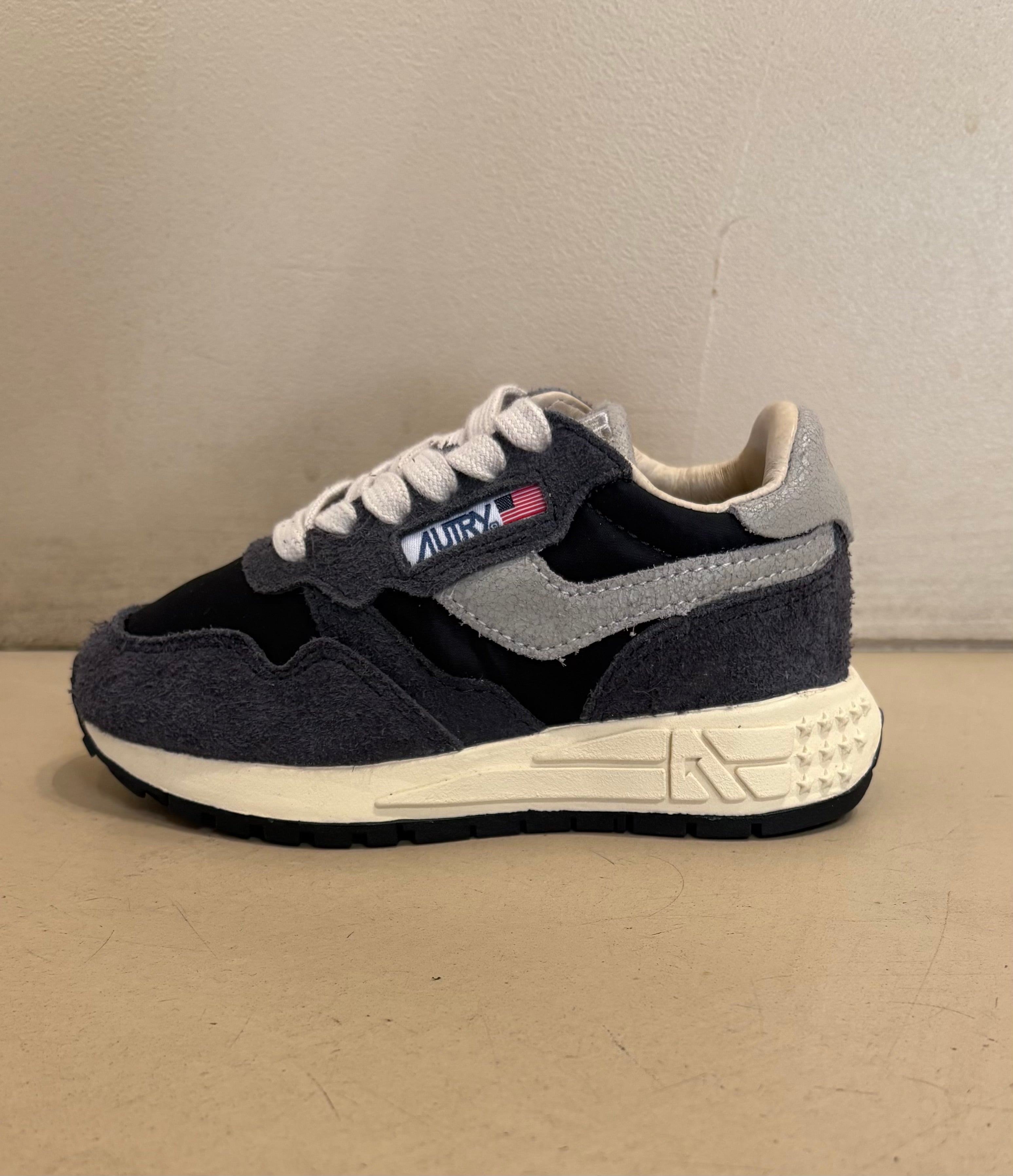 KNC05 Reelwinkid Low Kid Nylon Crack White Black