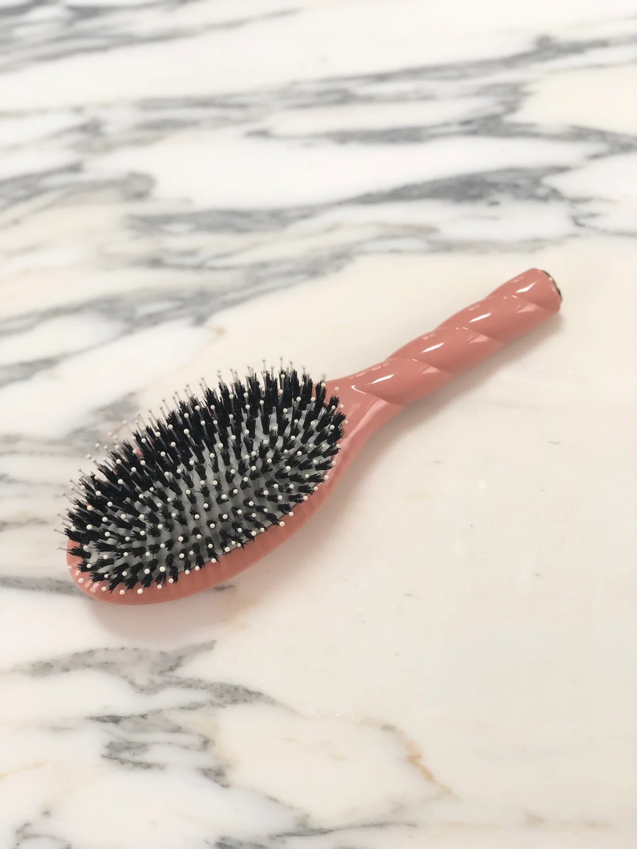 Brosse N°03 L’INDISPENSABLE DOUCEUR Cuir Chevelu sensible Corail