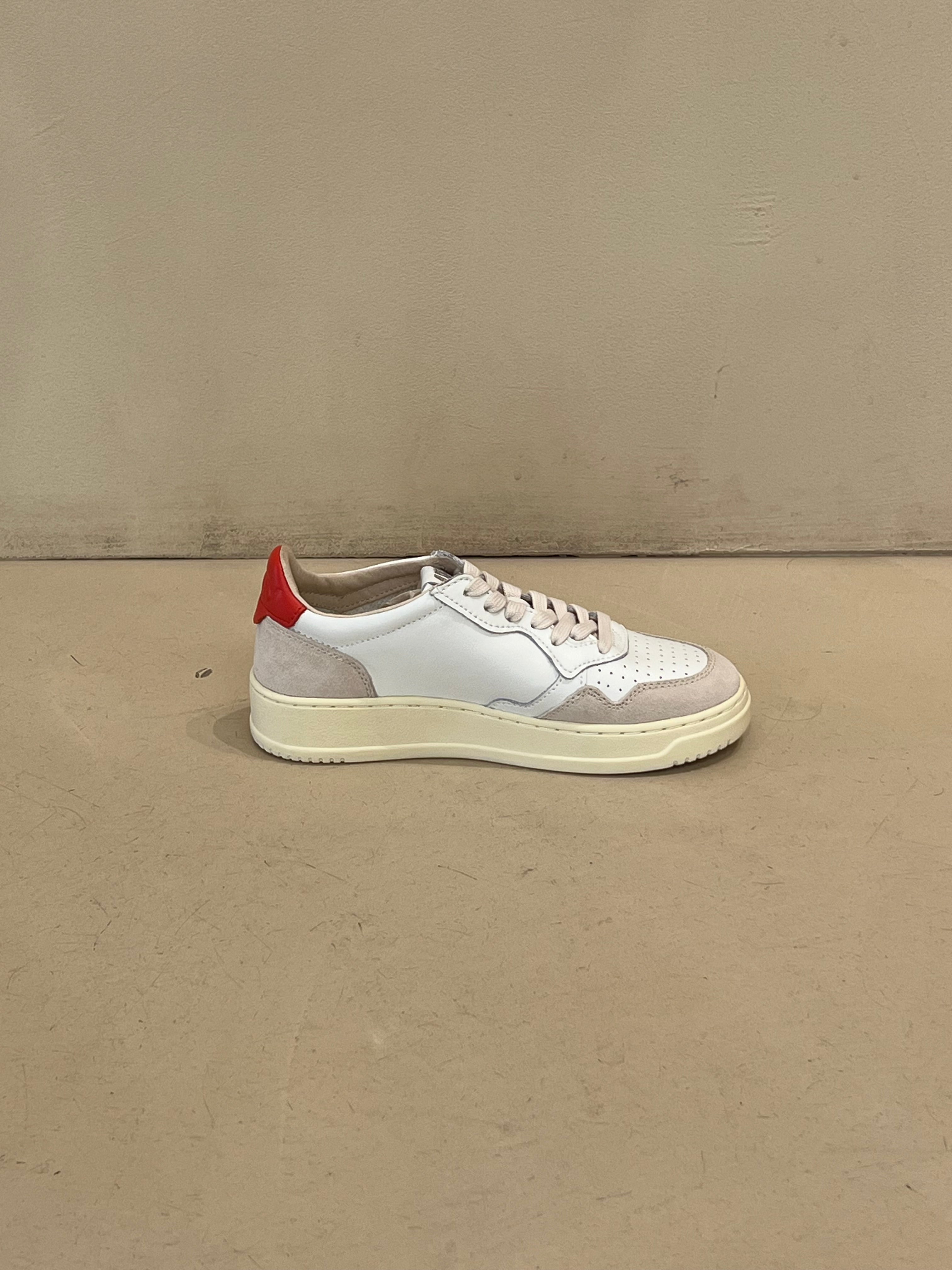 LS19 Medalist Low Leather Suede White Pumpkin