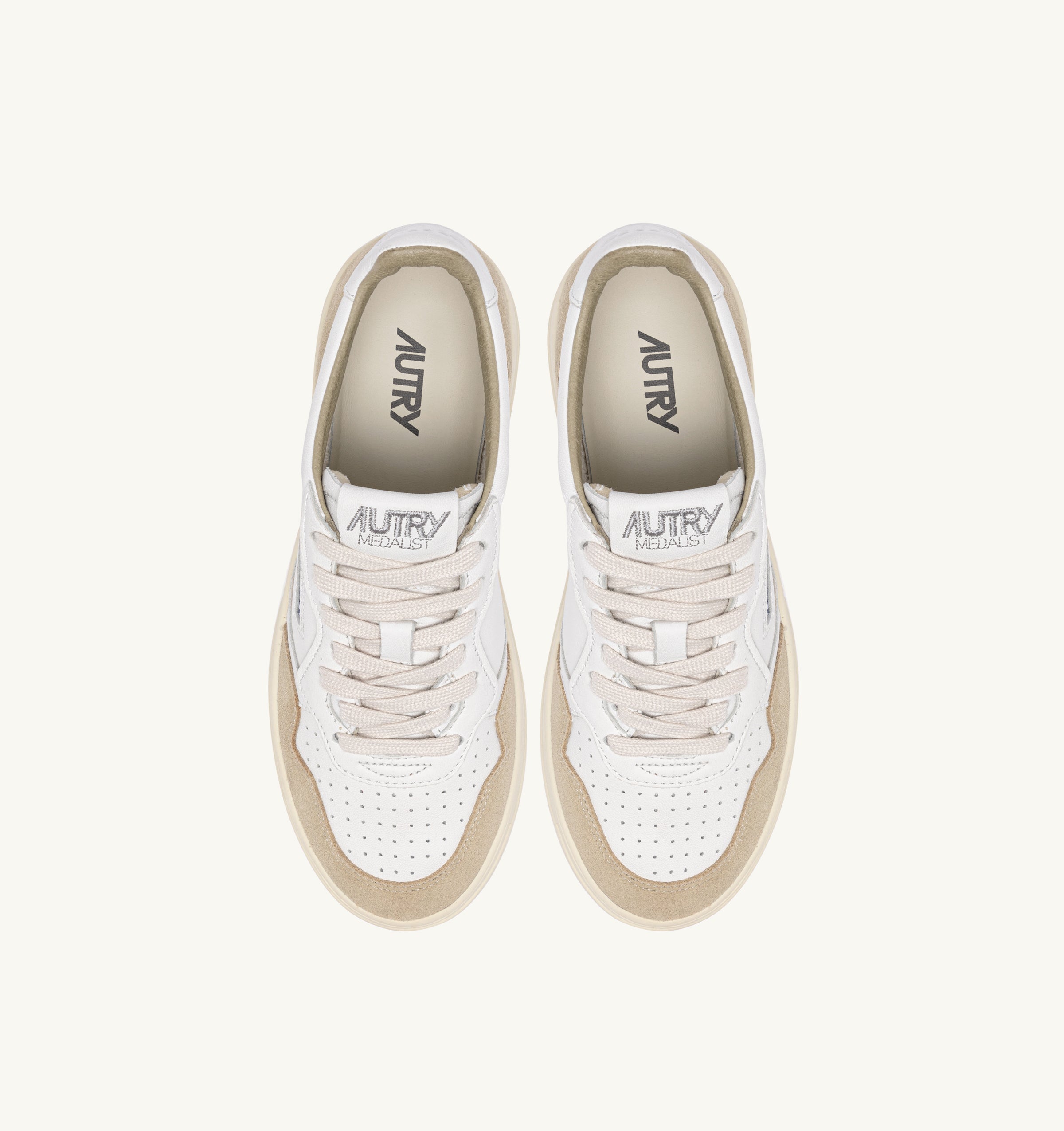 Baskets Medalist Goat Suede White Sponge