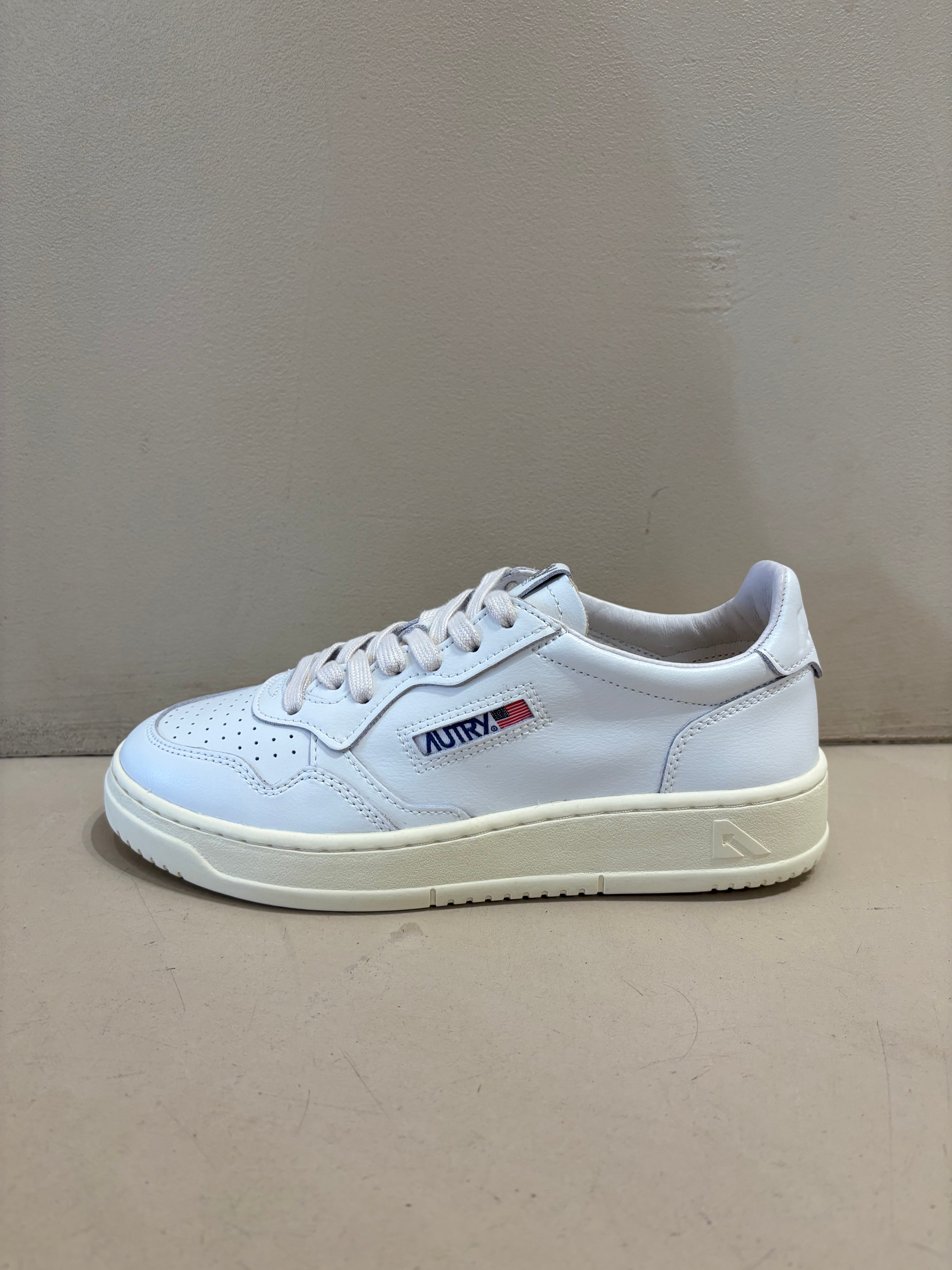 LL15 Medalist Low Cuir White White