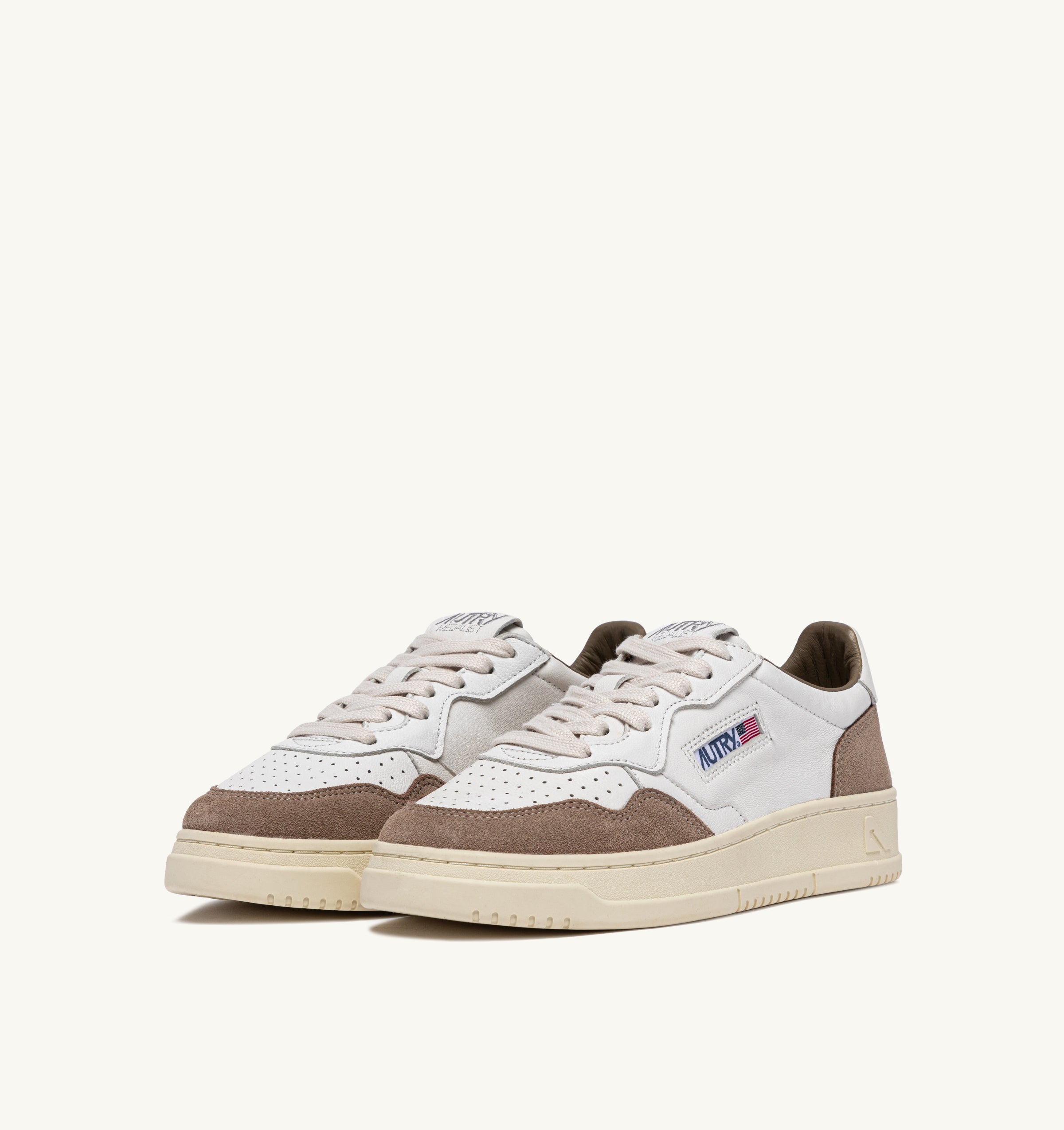 Baskets Medalist Goat Suede White Tobacco