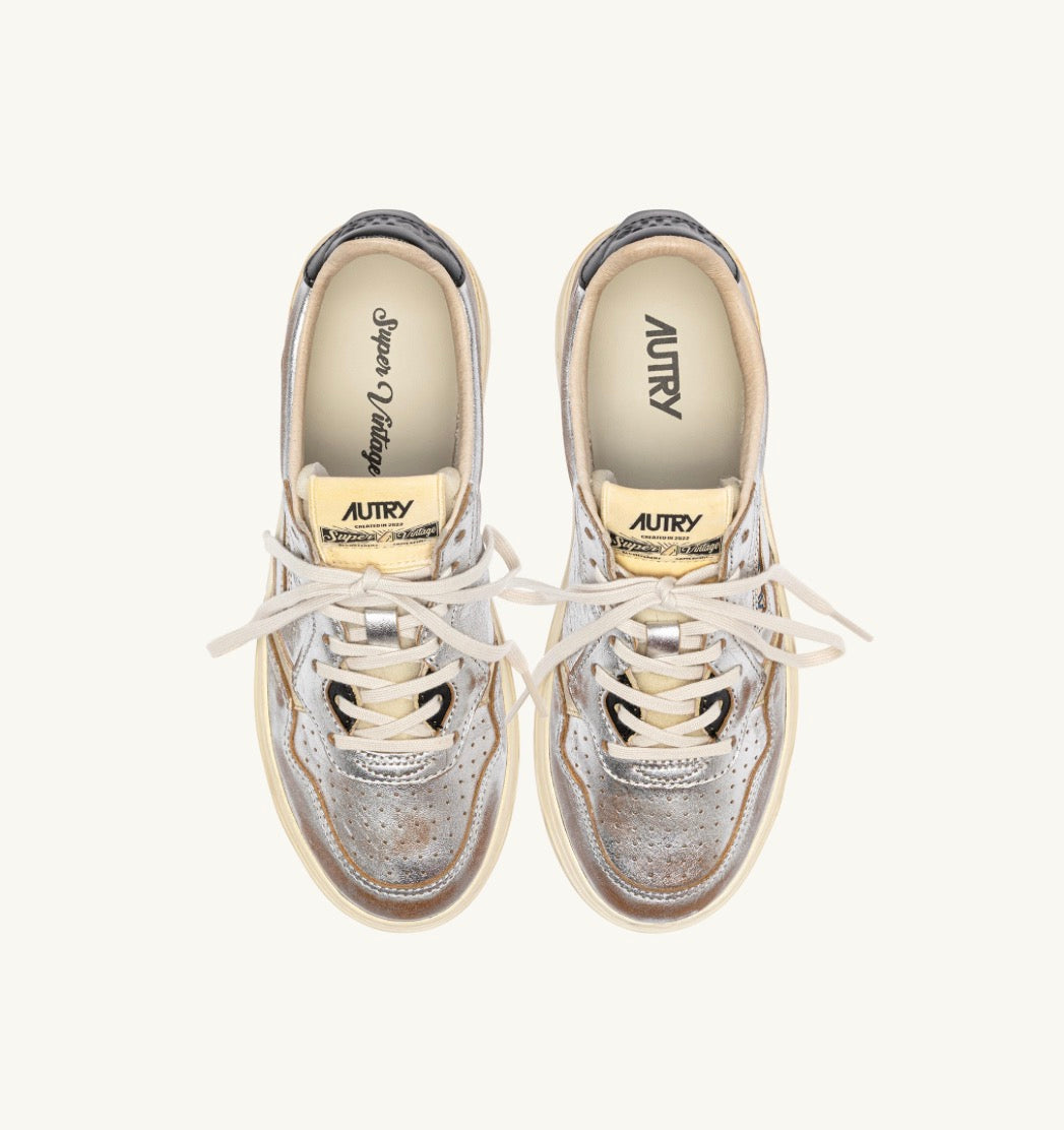 WR02 Baskets Medalist Laminated Leather Silver Platinum Black