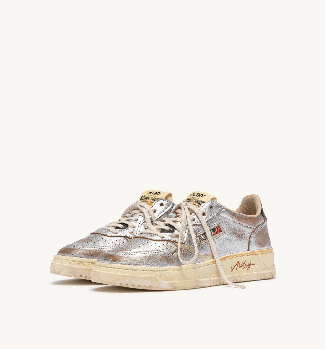 WR02 Baskets Medalist Laminated Leather Silver Platinum Black