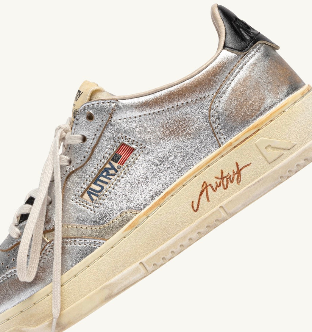 WR02 Baskets Medalist Laminated Leather Silver Platinum Black