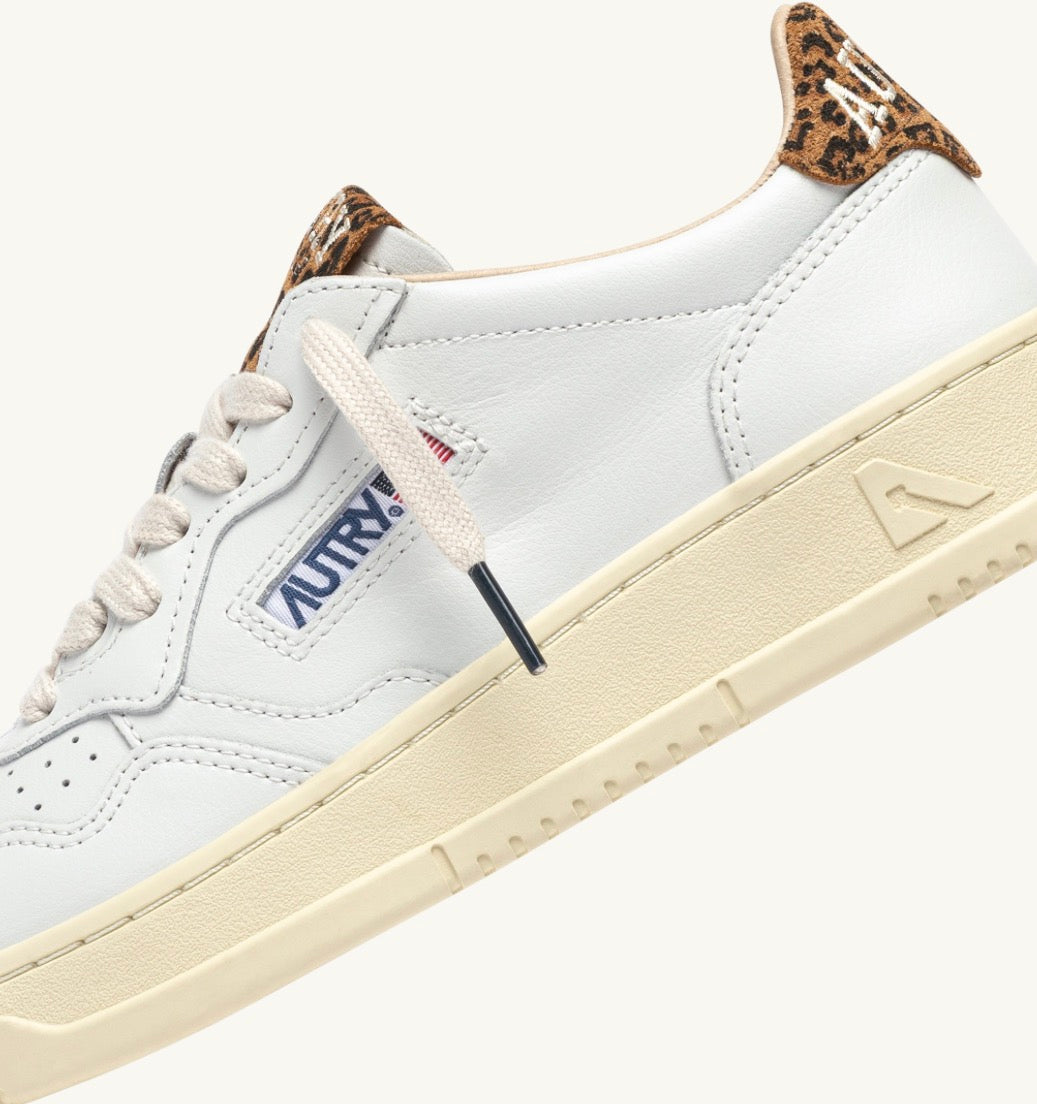 HJ02 Medalist Low Leather Leopard White