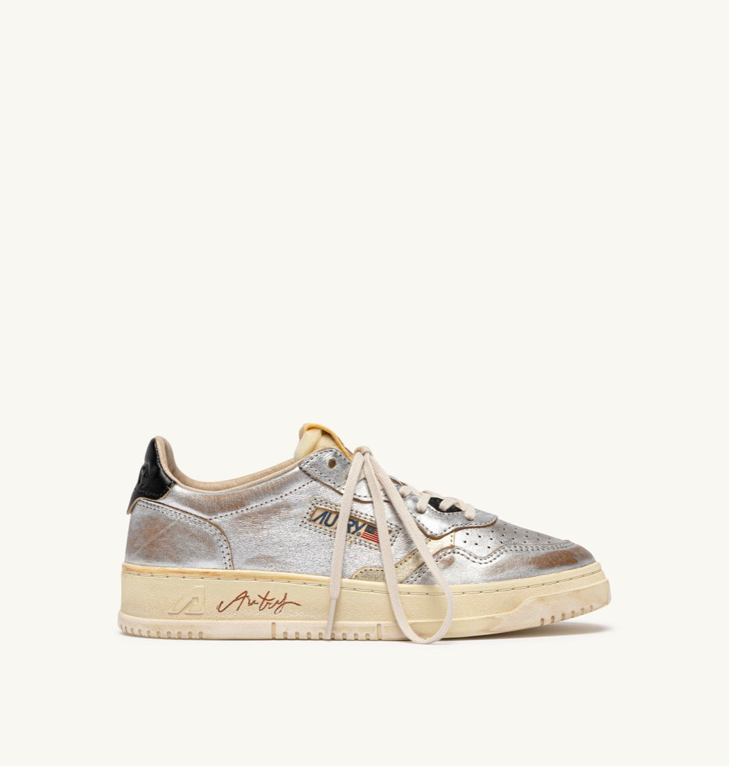 WR02 Baskets Medalist Laminated Leather Silver Platinum Black