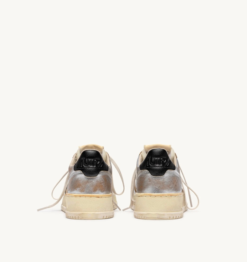 WR02 Baskets Medalist Laminated Leather Silver Platinum Black