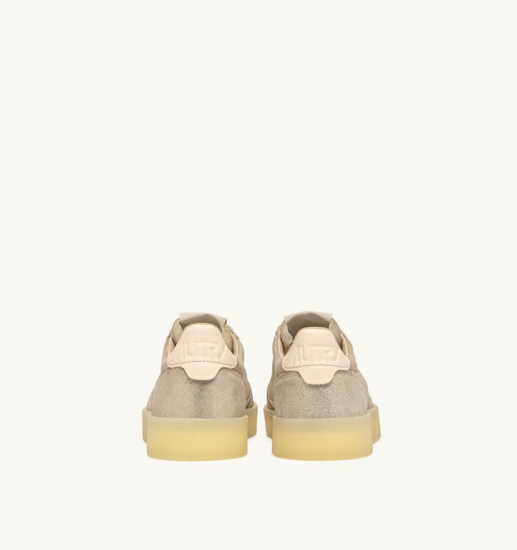 WH01 Medalist Low Laminated Suede Crep Plat Ivory
