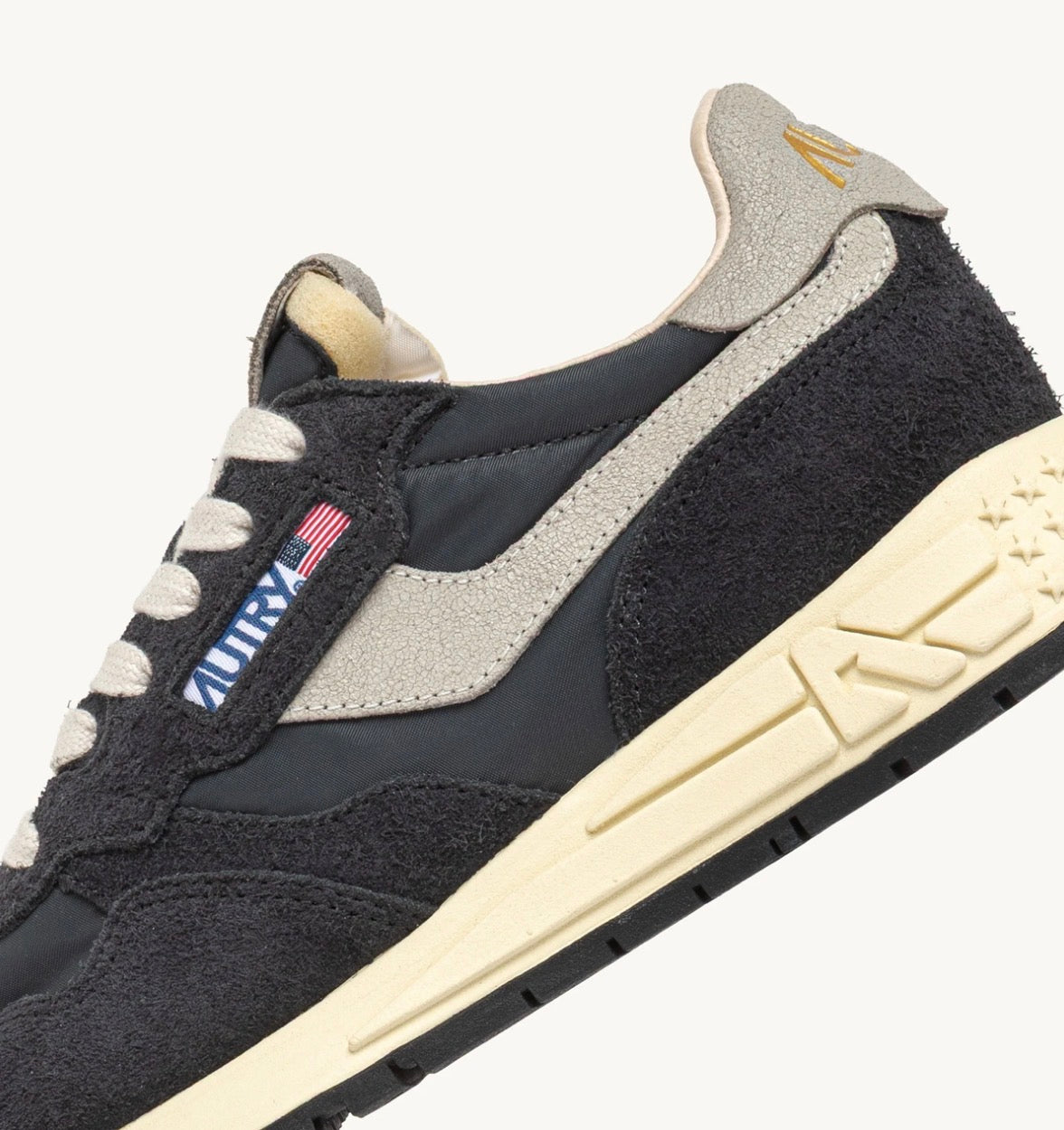 NC05 Basket Reelwind Suede Nylon Crack White Black