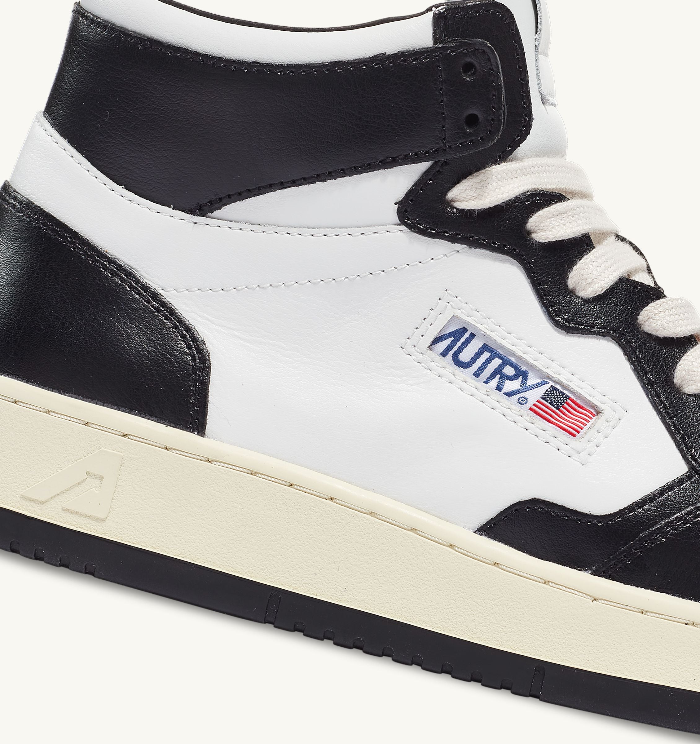 Baskets Haute  Medalist White Black